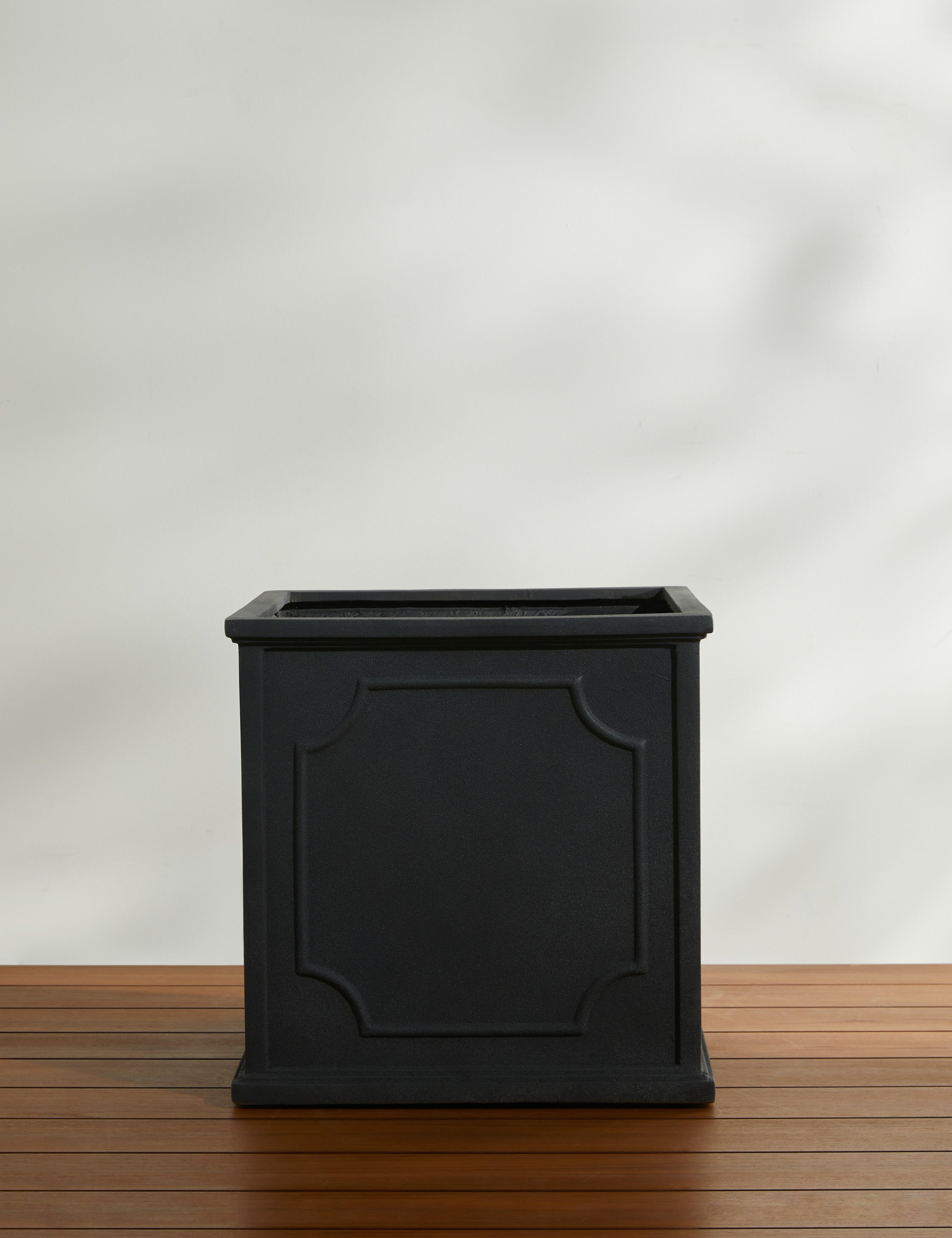 Campania International Cumberland Planter - Elegant Outdoor Garden Planter for Flowers, Plants & Herbs | Perfect for Patio, Deck & Garden Decor