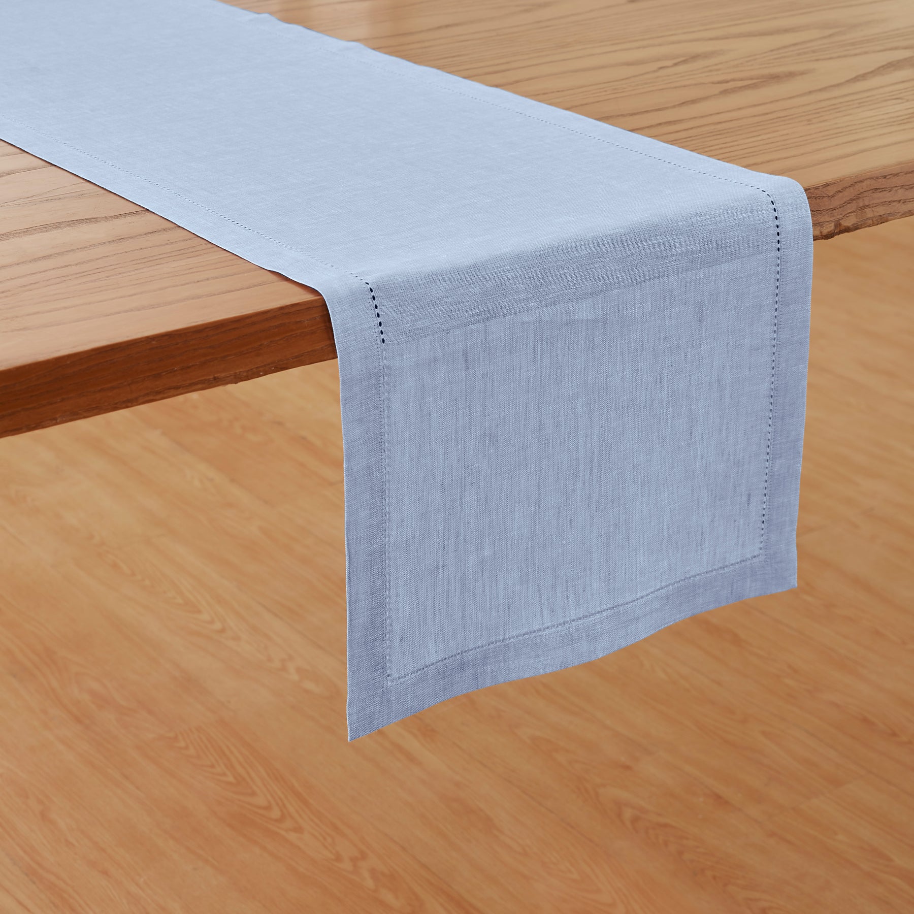 Elegant Milan Table Runner for Dining Room Decor - Perfect for Weddings, Parties, and Holiday Tablescapes