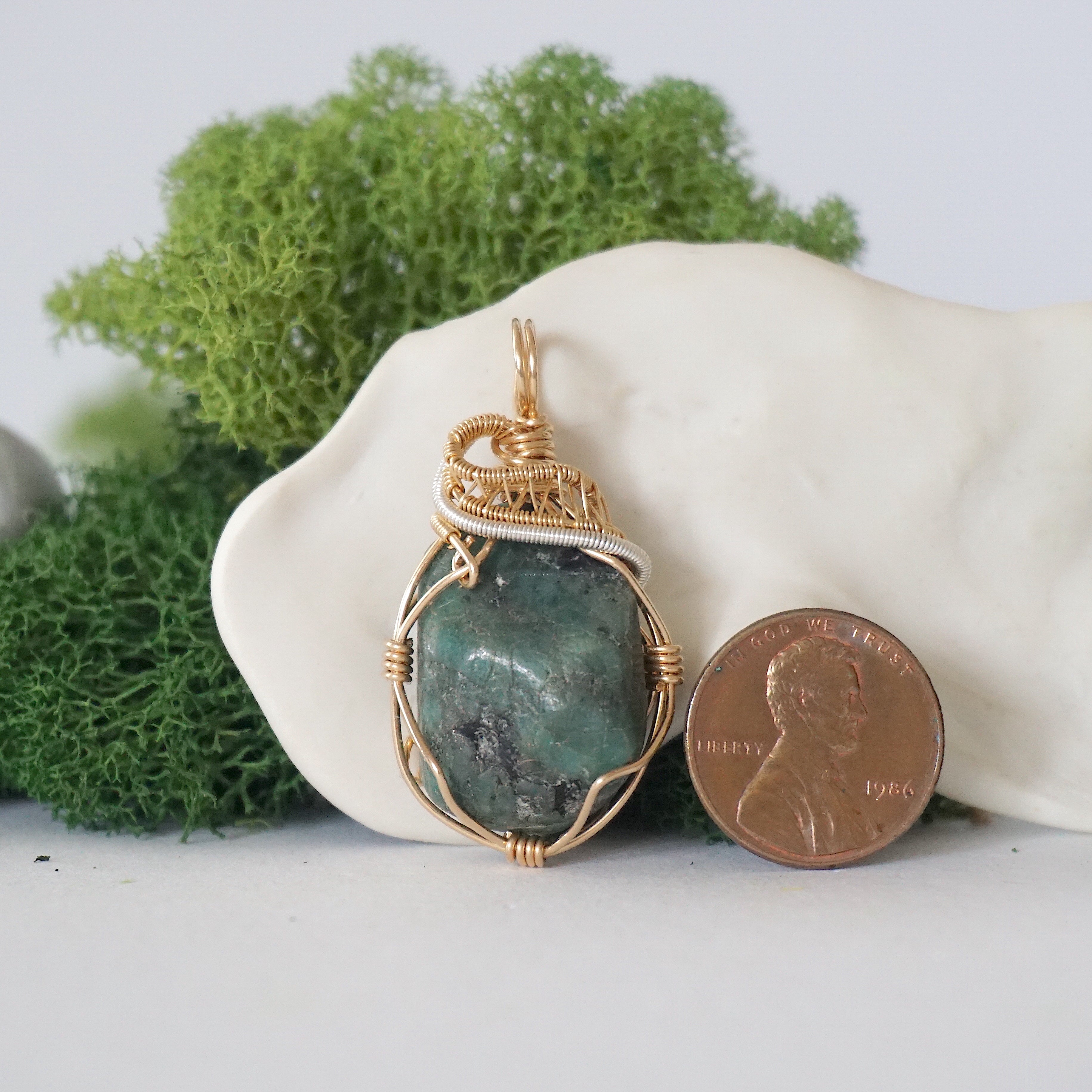 14K Gold Filled & Sterling Silver Raw Emerald Crystal Necklace - Natural Healing Gemstone Jewelry for Women, Perfect for Meditation, Yoga & Spiritual Gifts