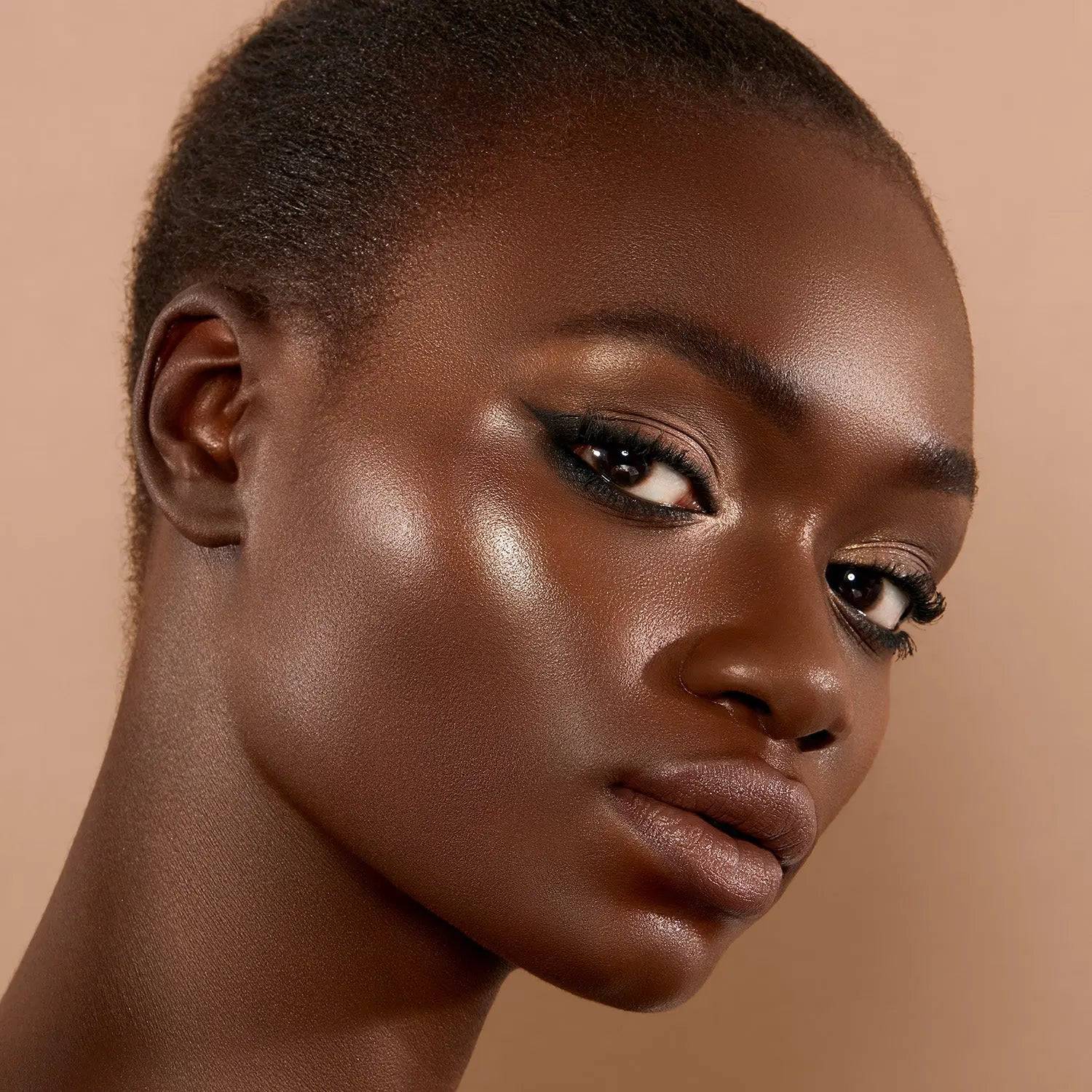 Radiant Face Glow Cream with Shimmer - Hydrating & Illuminating Moisturizer for a Natural Glow - Perfect for Daily Wear & Special Occasions