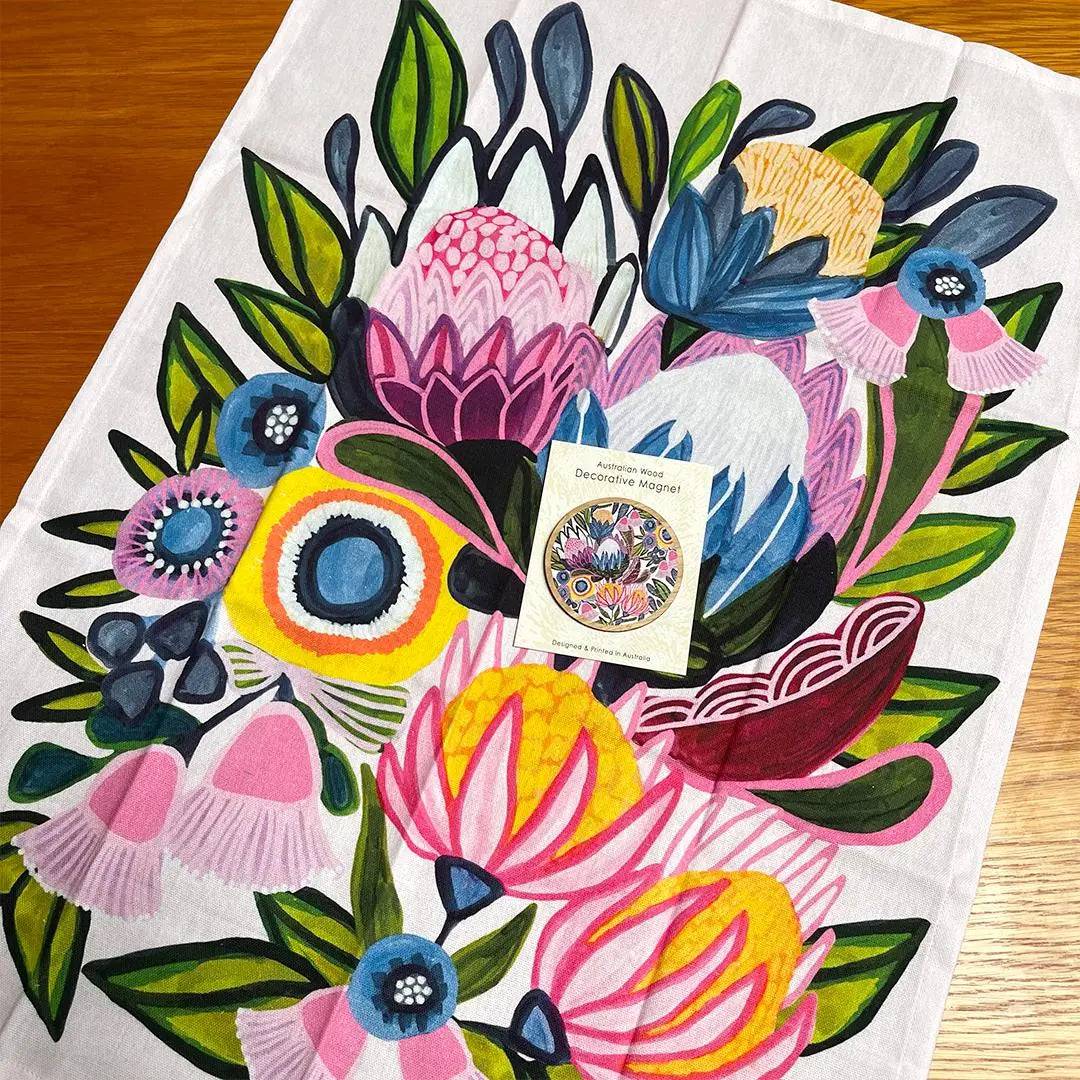 Premium Protea Magnifica Tea Towel & Fridge Magnet Set - Elegant Home Decor Gift for Kitchen & Housewarming - Perfect for South African Floral Theme Decorations