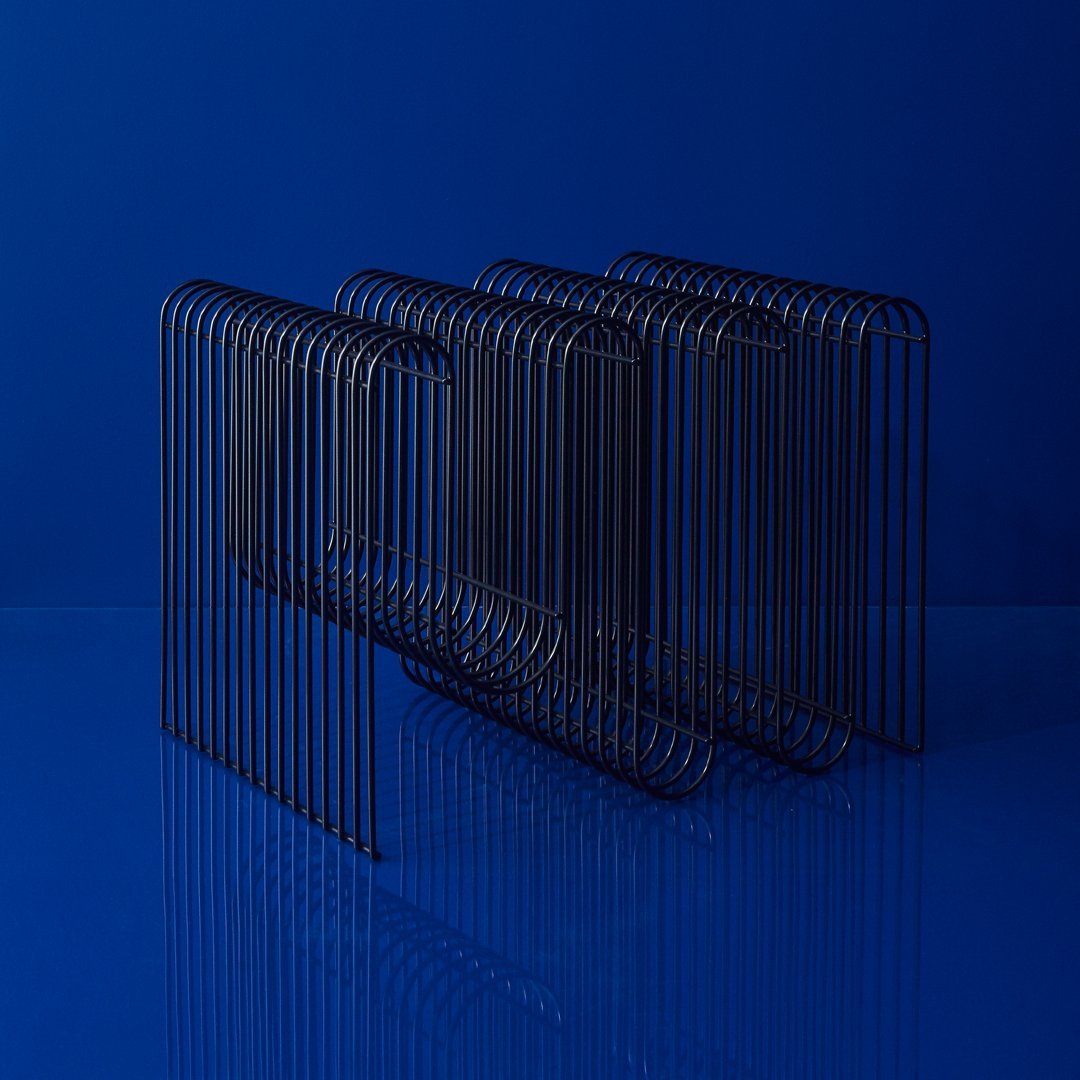 Modern Curved Magazine Holder - Sleek Metal Design for Organizing Books & Magazines - Perfect for Living Room, Office, or Bedroom Storage