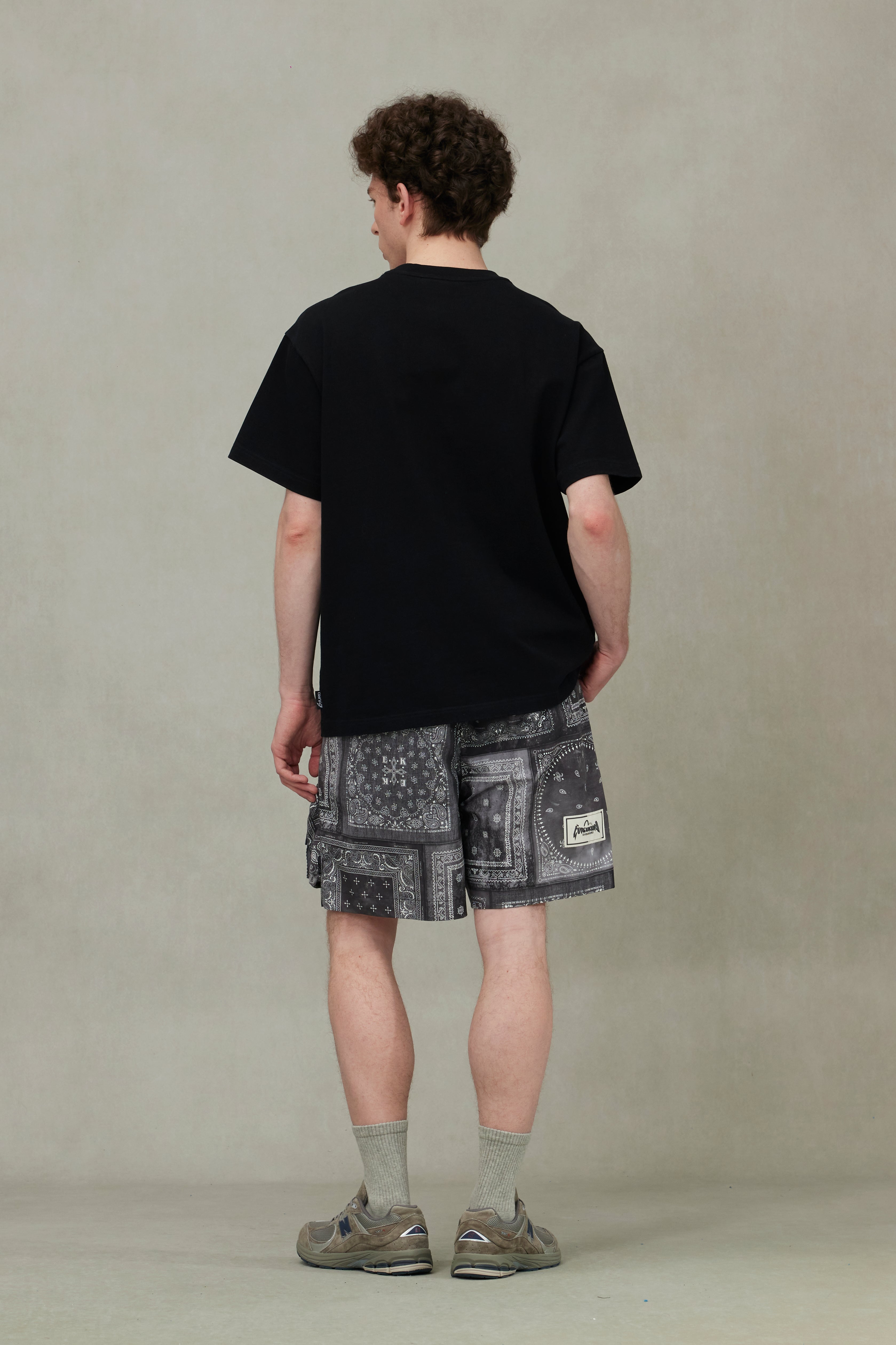 Stylish Allover Paisley Print Relaxed Fit Cargo Shorts for Men - Comfortable Casual Summer Wear for Outdoor Activities & Travel