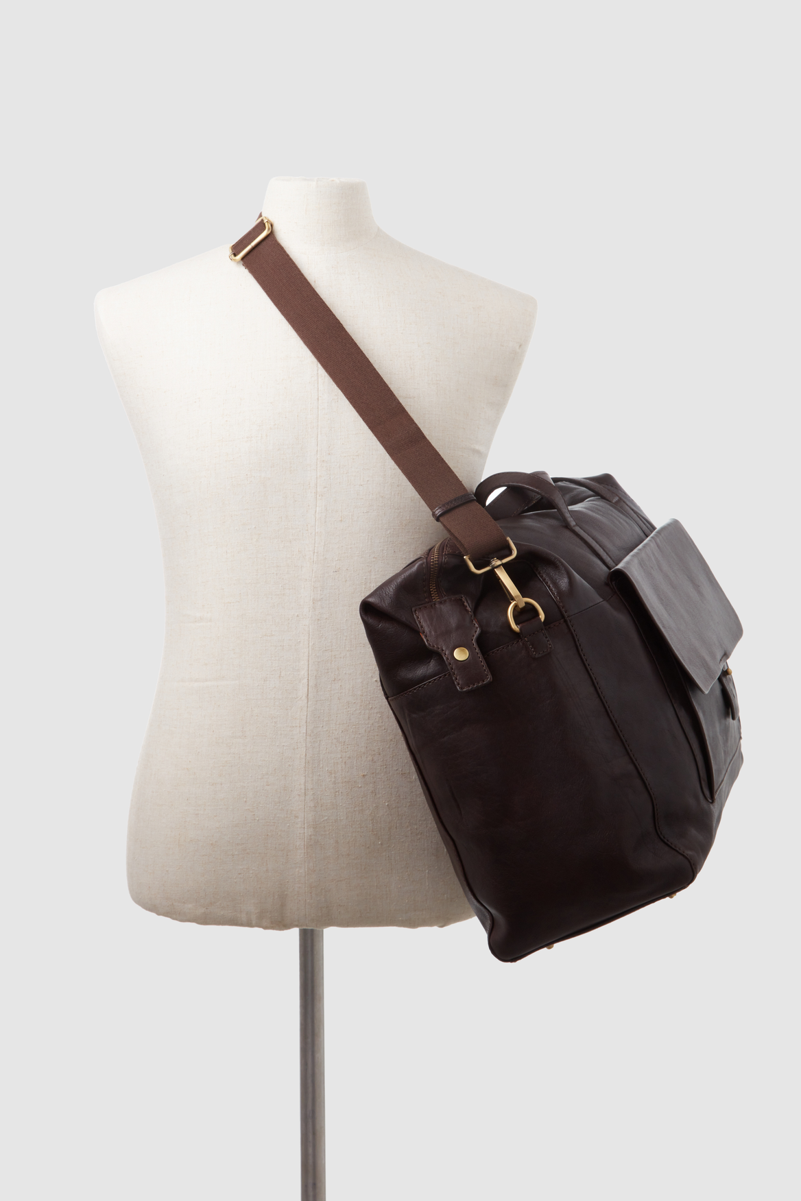 Premium Genuine Leather Weekender Bag for Men & Women - Durable Travel Duffel with Spacious Compartments - Perfect for Weekend Getaways, Business Trips & Gym Use