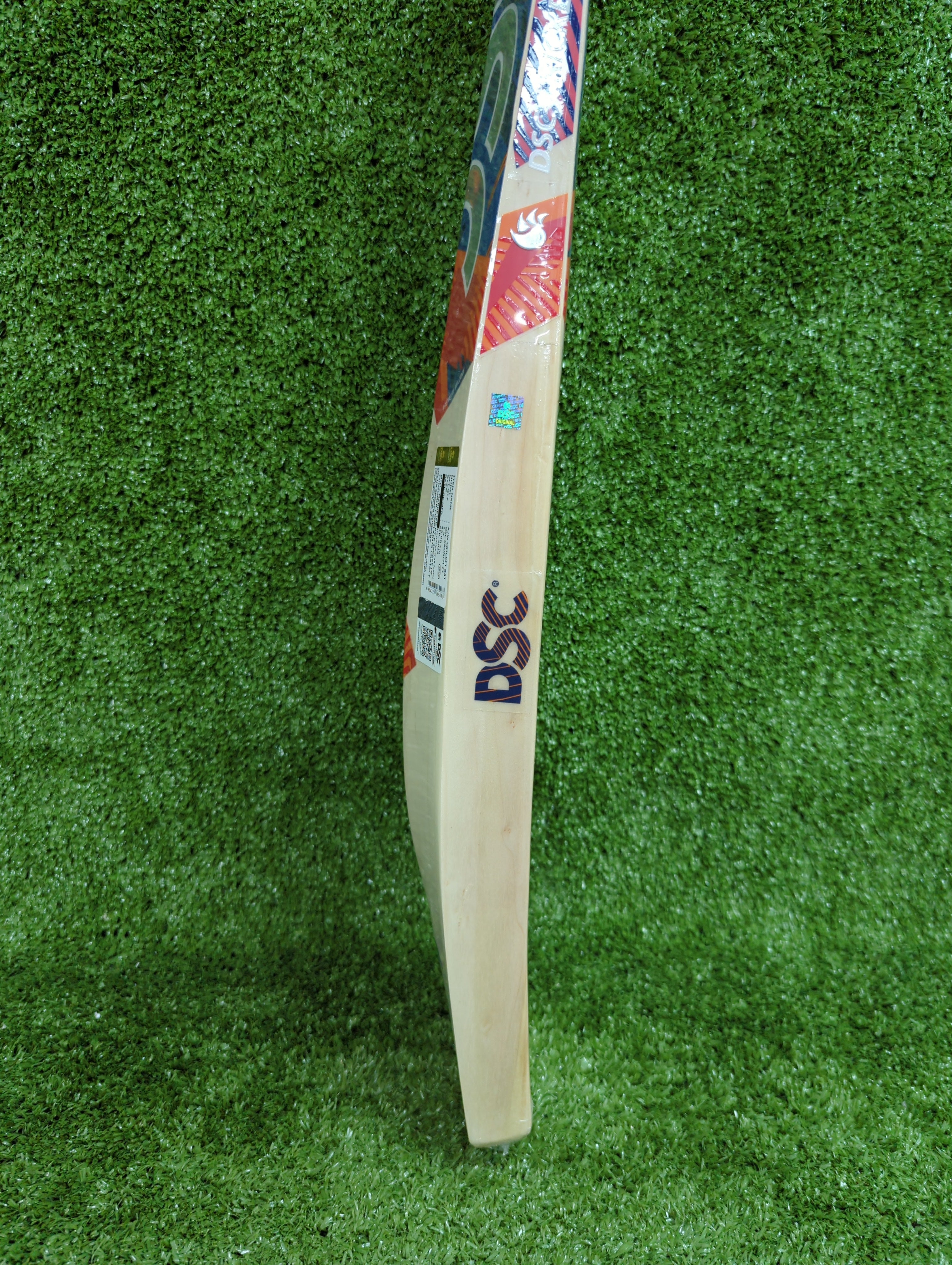 DSC Krunch 77 Kashmir Willow Cricket Bat - Professional Grade Cricket Equipment for Practice & Matches - Perfect for Outdoor Sports & Cricket Training
