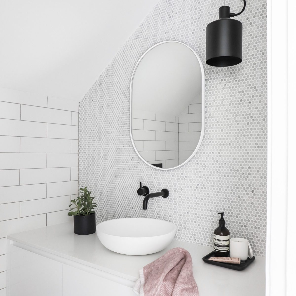 Stylish MIDDLE OF NOWHERE Bjorn Oval Mirror in White - 19.7x29.5 Inches (50x75cm) - Perfect for Living Room, Bedroom, or Entryway Decor