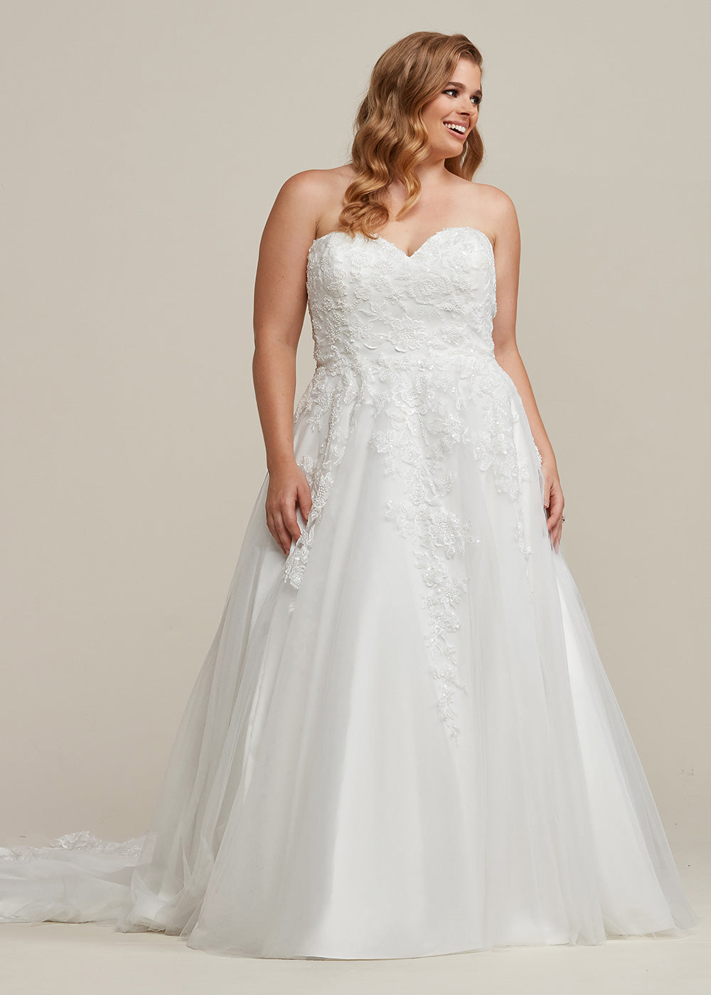 Elegant London Strapless Sweetheart Lace and Tulle Ball Gown Wedding Dress for Brides - Perfect for Formal Events, Prom, and Evening Galas