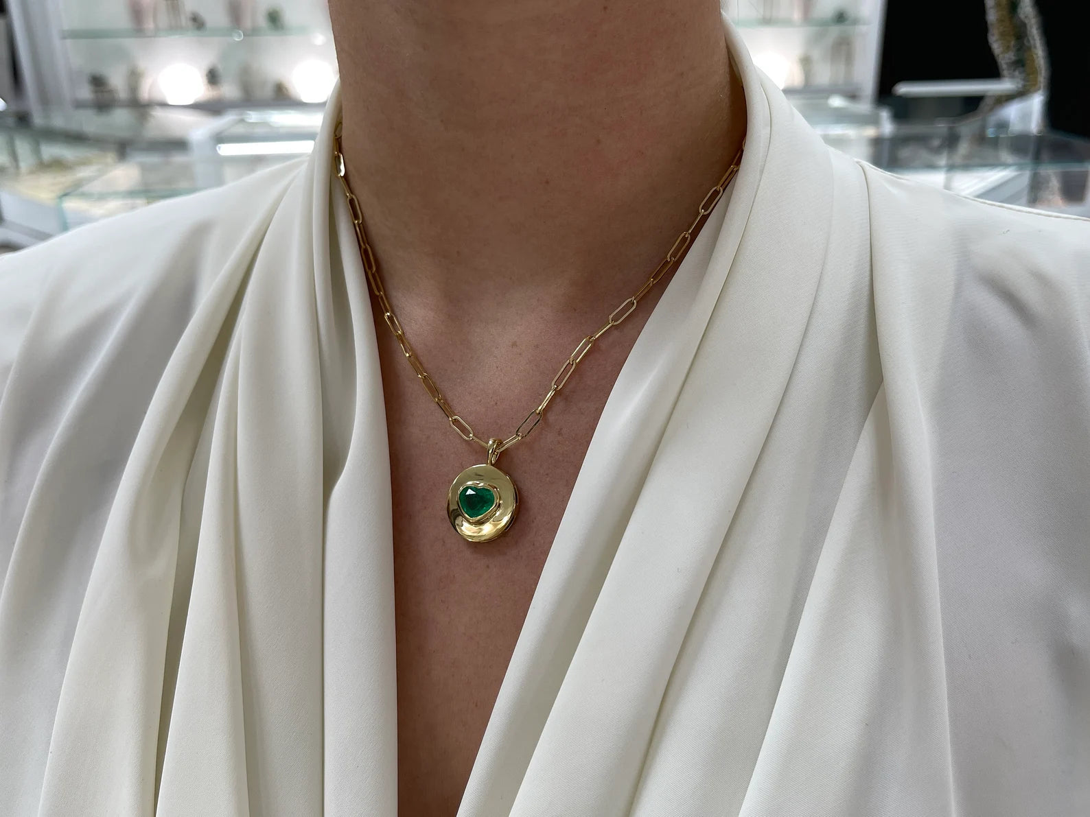 2.30 Carat 18K Gold Emerald Heart Signet Pendant Necklace - Elegant Jewelry Gift for Women, Perfect for Valentine's Day, Anniversary & Special Occasions