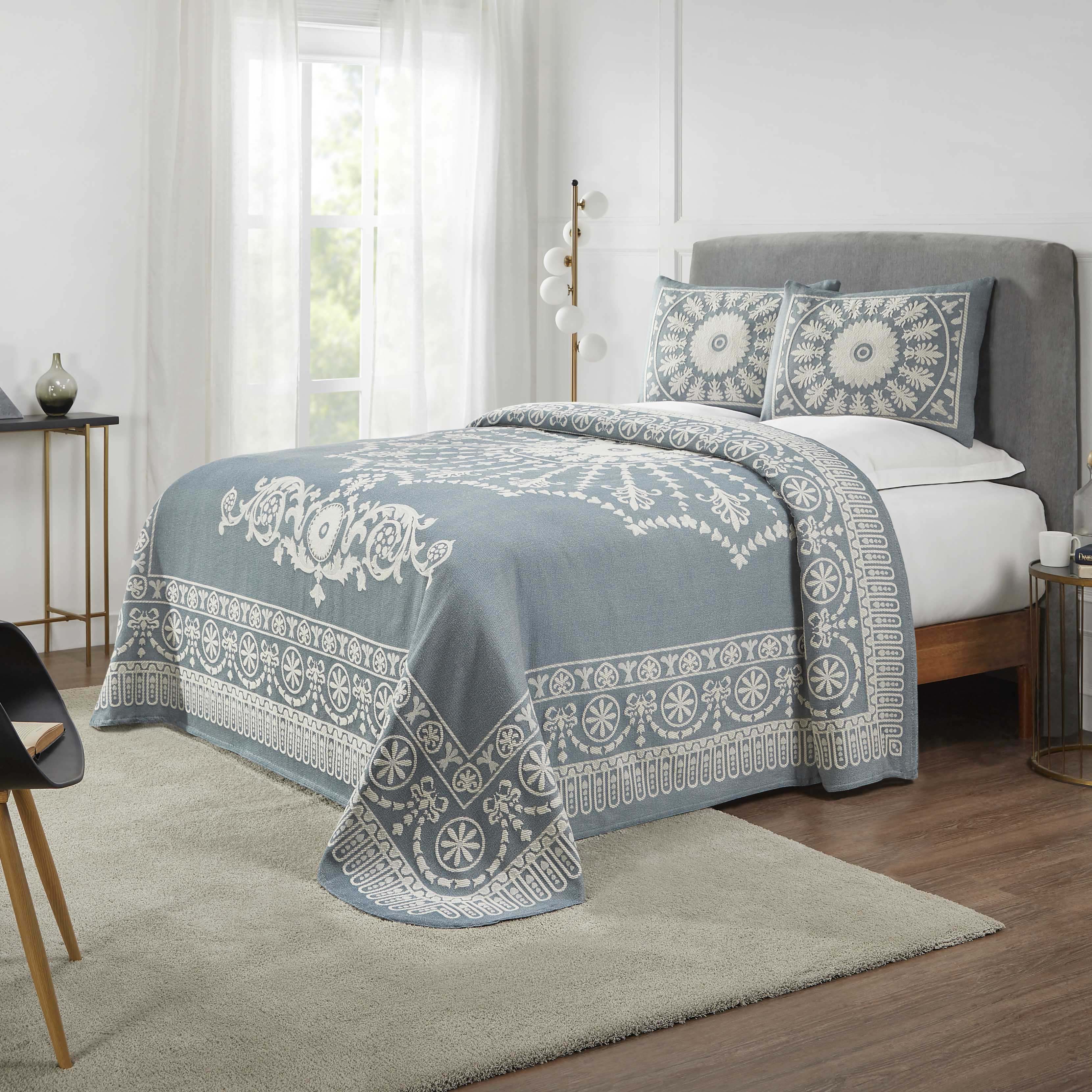 Traditional Medallion Cotton Blend Woven Jacquard Bedspread Set - Queen Size Luxury Bedding for Master Bedroom - Perfect for Home Decor, Guest Room & Hotel Use
