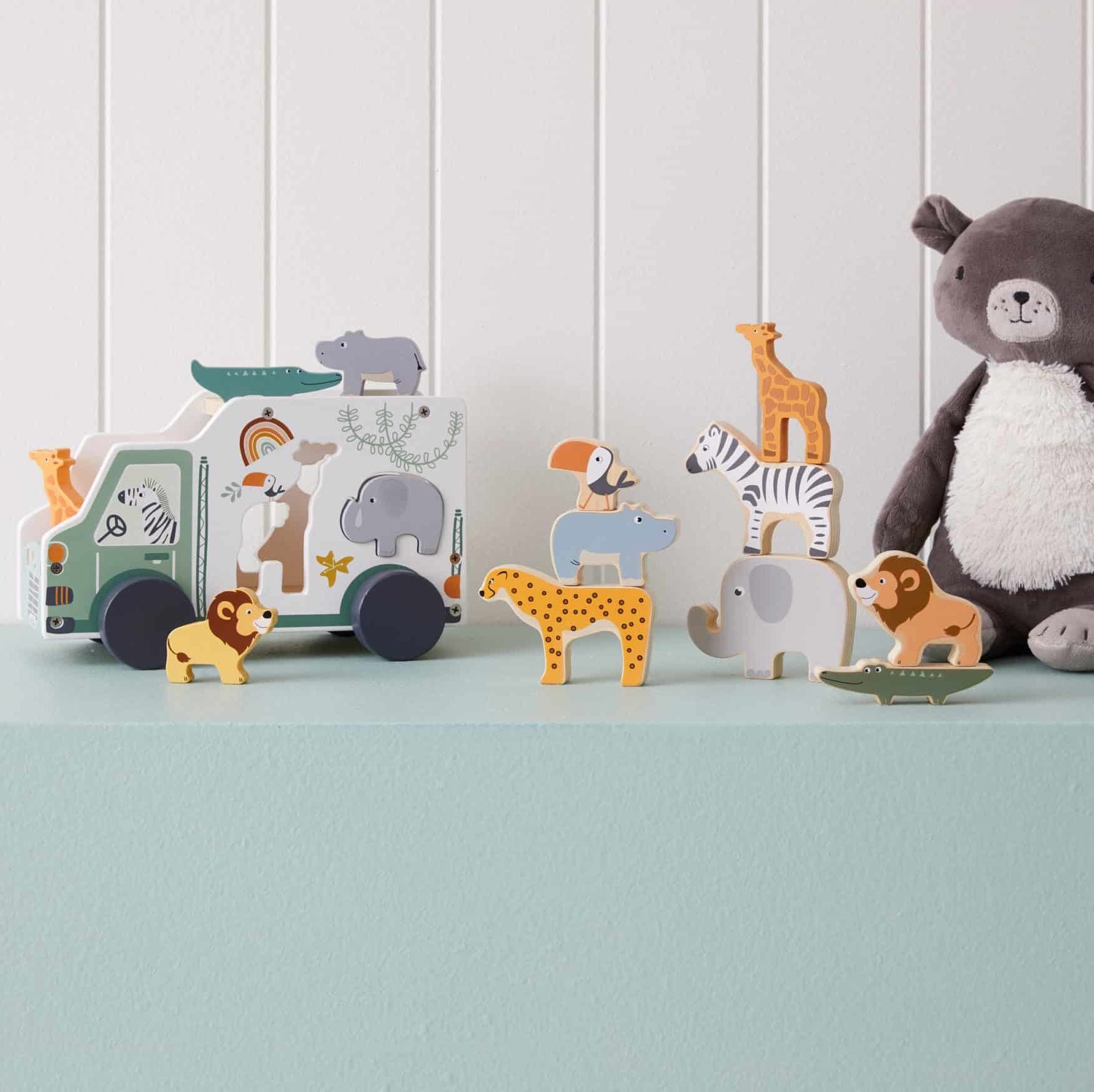 Wooden Jungle Animals Safari Truck Toy Set - 12-Piece Wild Animal Figurines with Pull-Back Truck for Kids - Perfect for Safari-Themed Playtime, Birthday Gifts & Preschool Learning Activities