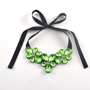 Stylish Women's Acrylic Flower Necklace - Elegant Floral Pendant for Casual & Party Wear - Perfect Gift for Her