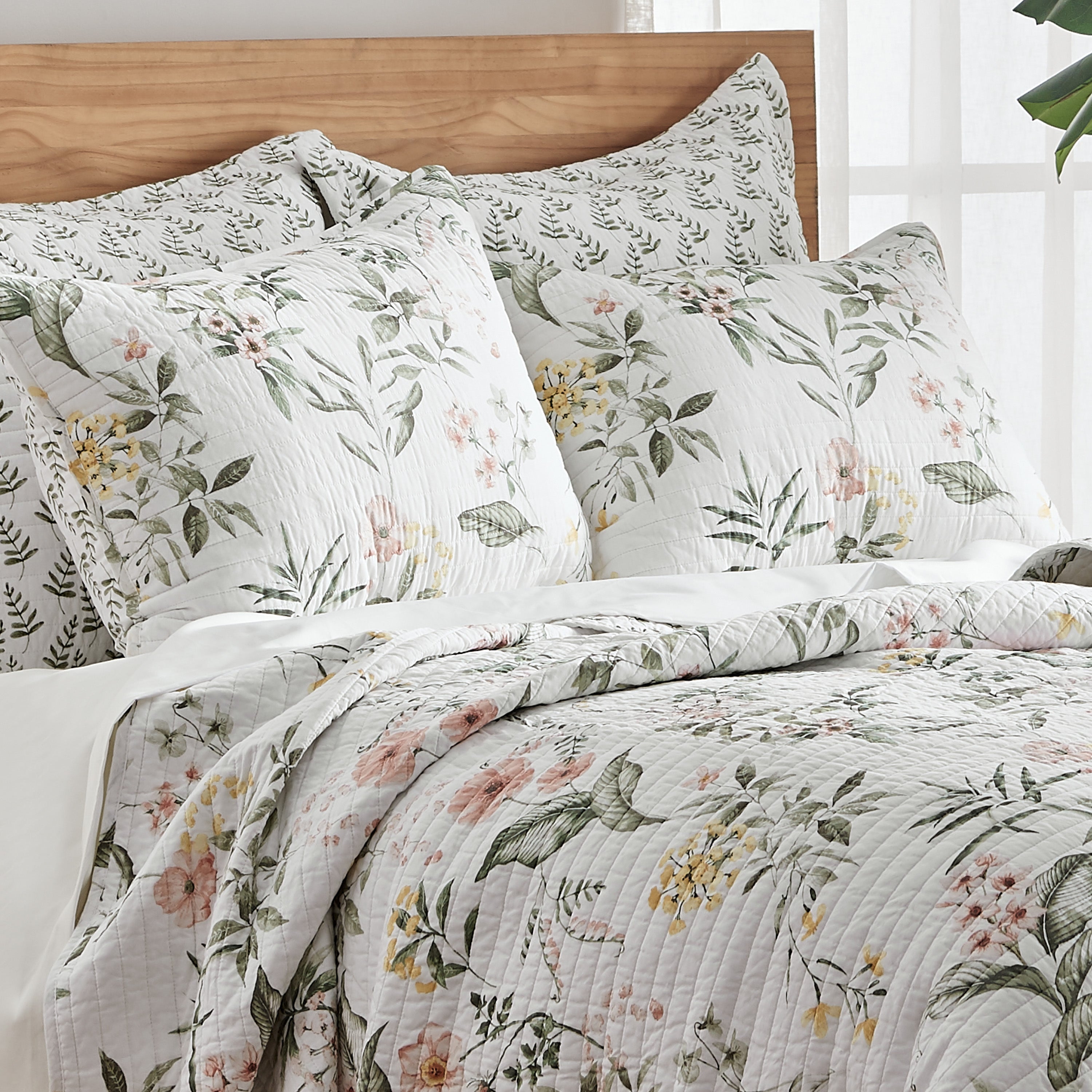 Viviana Luxury Quilt Set - Queen Size, Ultra Soft Bedding Comforter with Pillow Shams - Perfect for Cozy Bedrooms & Guest Rooms