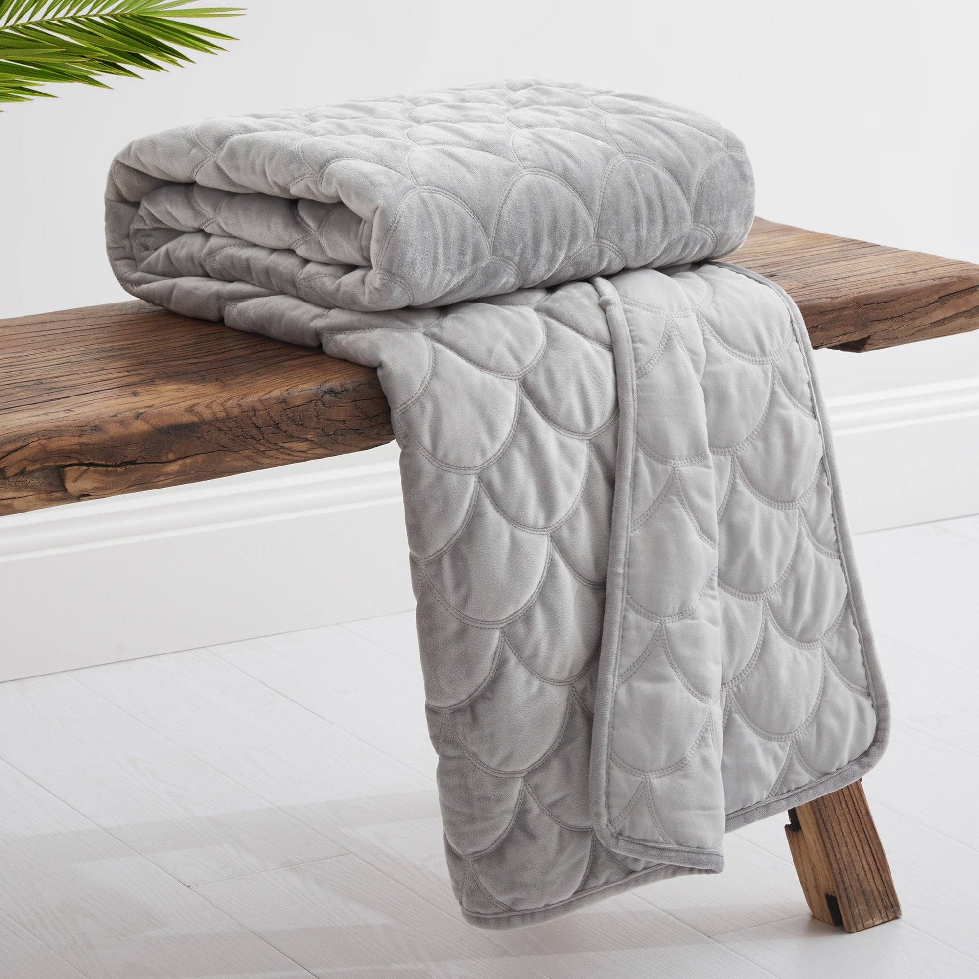 Luxury Velvet Quilted Throw Blanket - Soft & Cozy Decorative Bedspread for Couch, Sofa, and Bed - Perfect for Winter Nights, Home Decor, and Gift Giving