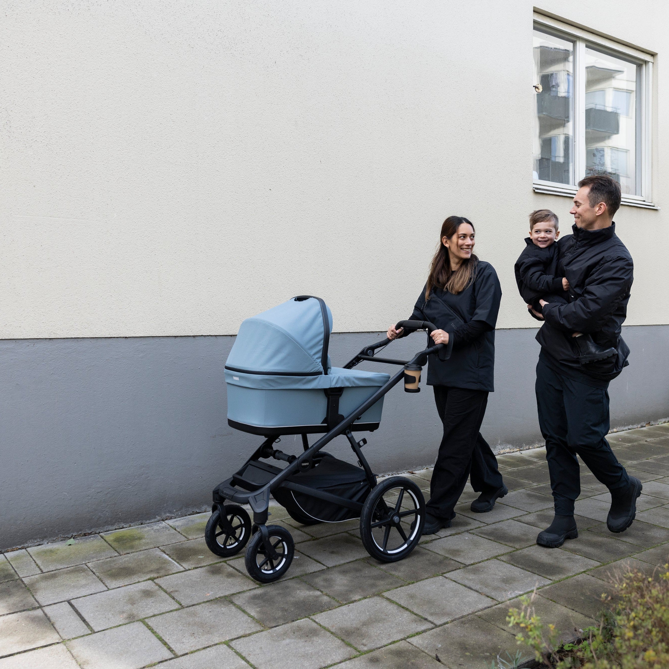 Thule Bassinet for Babies - Lightweight, Portable & Safe Infant Travel Bed - Perfect for Camping, Road Trips & Airplane Travel