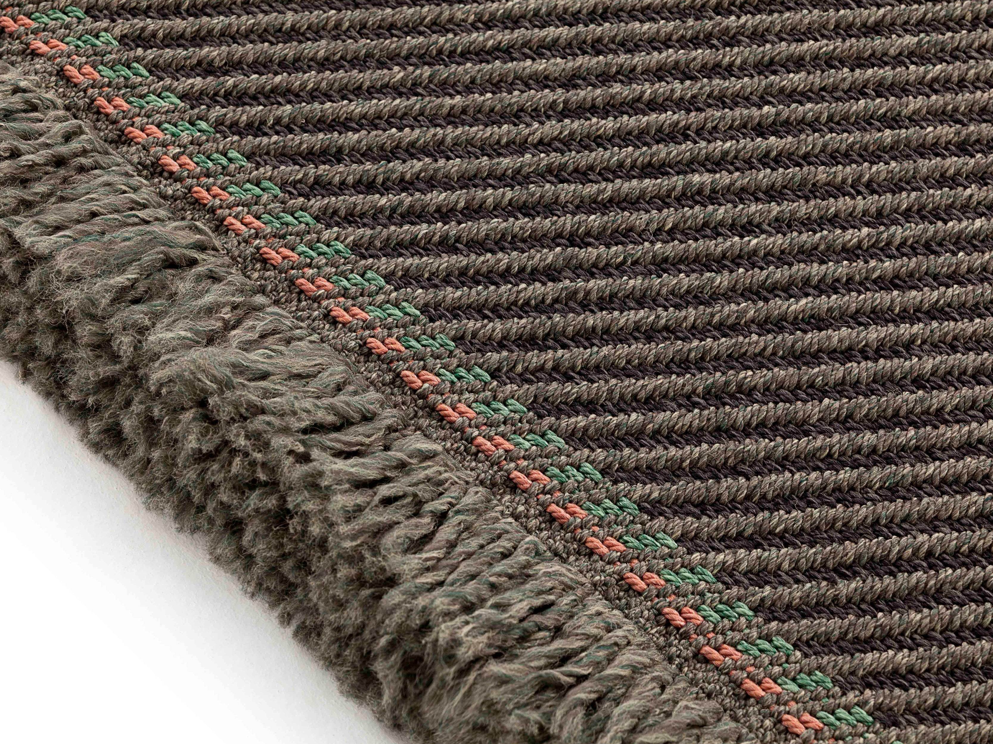 Premium Garden Layers Diagonal Rug - Non-Slip Outdoor Mat for Patio, Deck, and Poolside - Waterproof & Durable Design for All Seasons