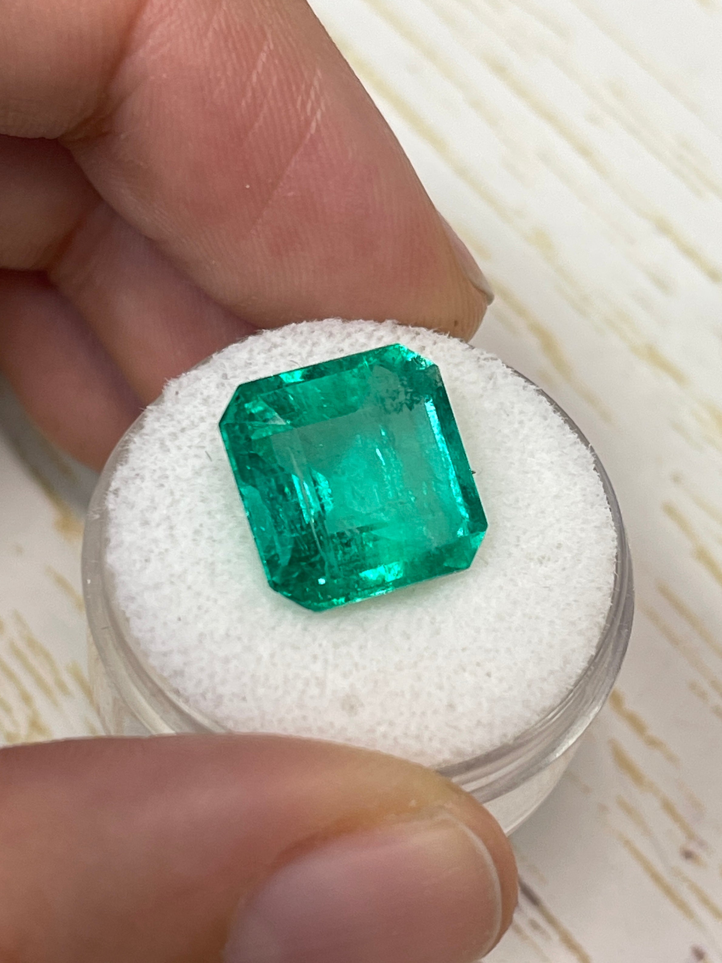 8.81 Carat Natural Colombian Emerald - 12.5x12.5mm Glowing Green Asscher Cut Loose Gemstone for Jewelry Making, Engagement Rings & Luxury Collections