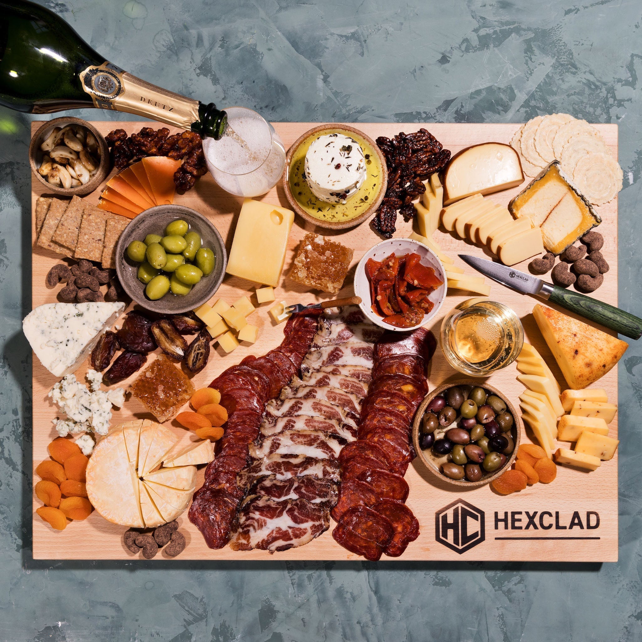 HexClad Premium Beechwood Cutting Board - Extra Large 18x12 Inch - Non-Slip Juice Groove - Perfect for Meat, Vegetables & Meal Prep - Ideal for Home Kitchen & Professional Chefs