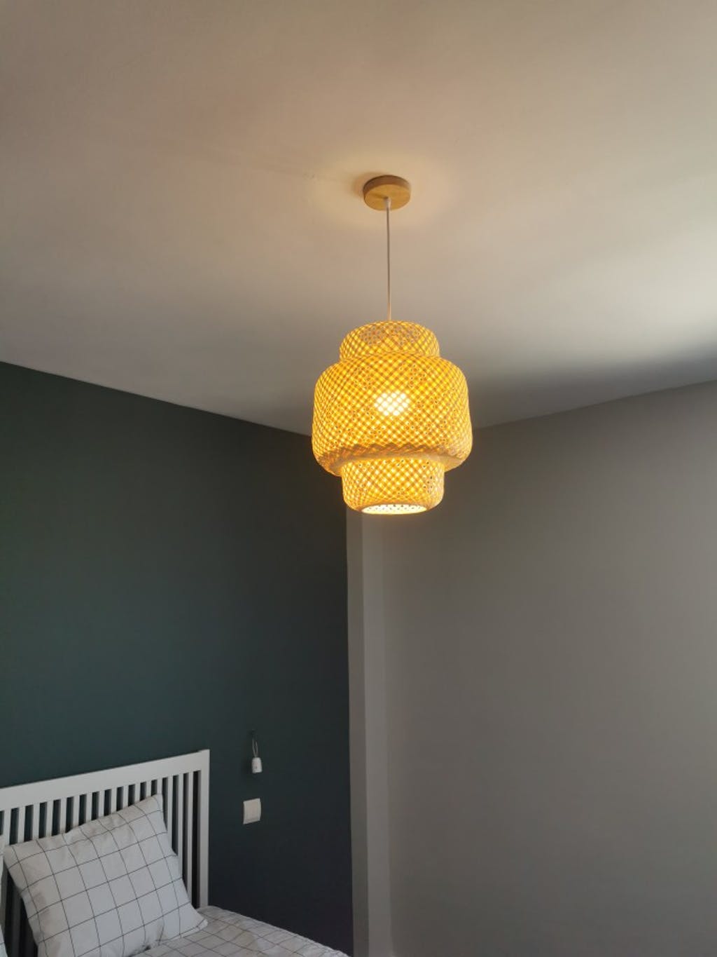 Modern Bamboo Pendant Light Fixture - Handwoven Natural Rattan Hanging Lamp for Kitchen Island, Dining Room & Bedroom Decor - Eco-Friendly Lighting Solution