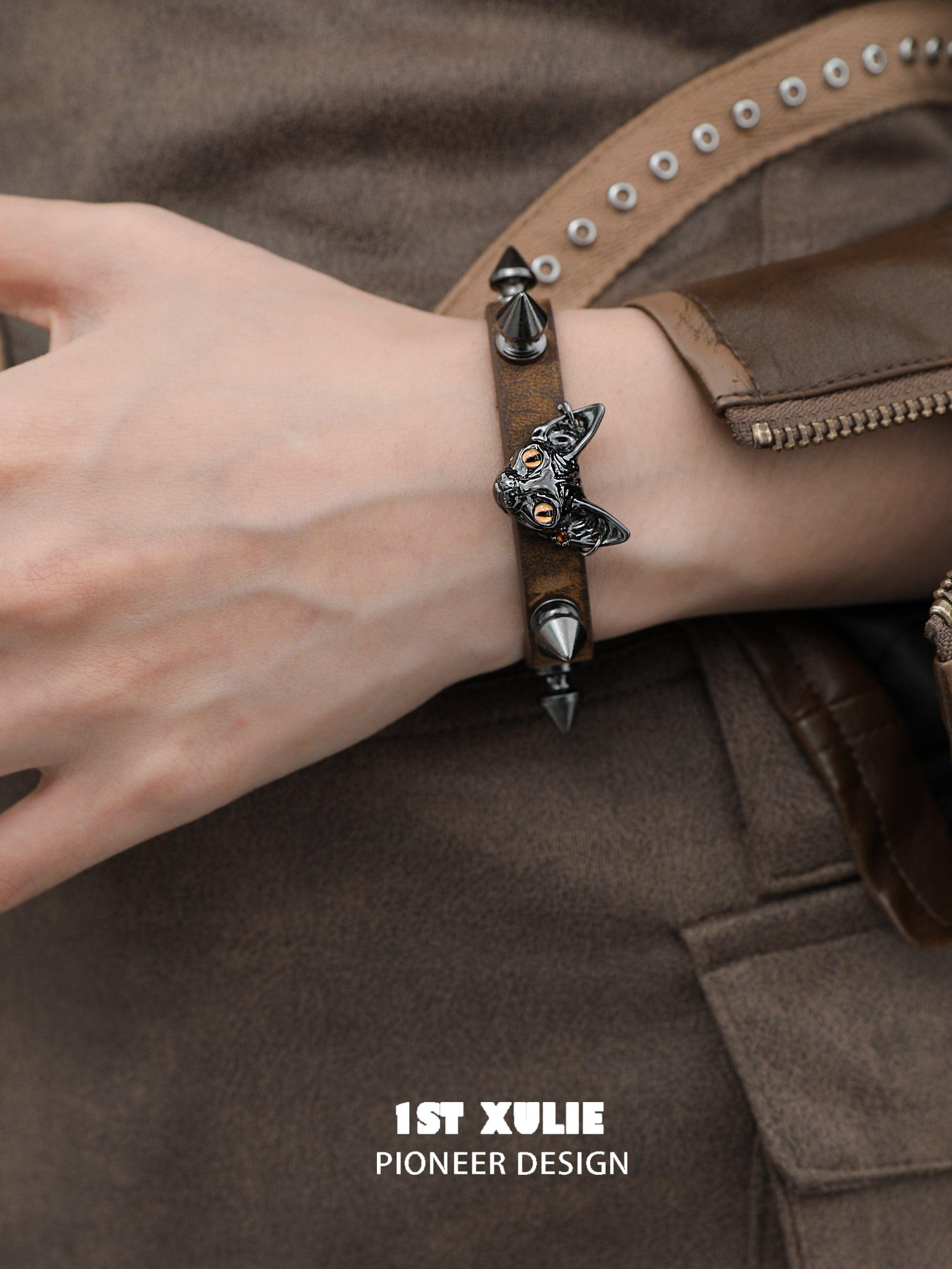 Cat's Gaze Cowhide Studded Bracelet™ - Stylish Leather Bracelet for Women, Gothic Punk Fashion Jewelry - Perfect for Concerts, Parties & Everyday Wear