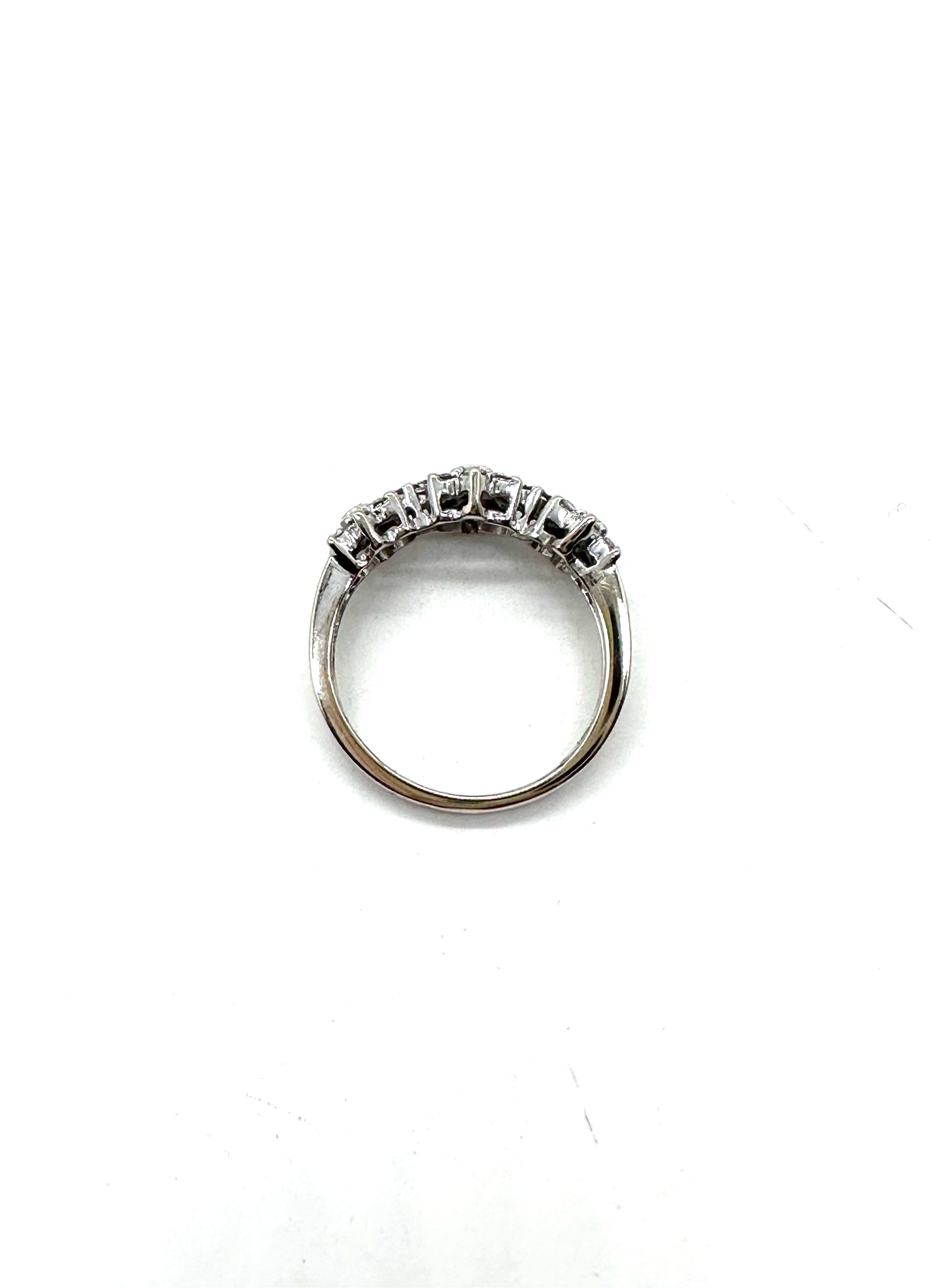 Exquisite Diamond Flower Ring for Women - Elegant Floral Engagement & Wedding Band - Perfect for Anniversaries, Proposals & Special Occasions