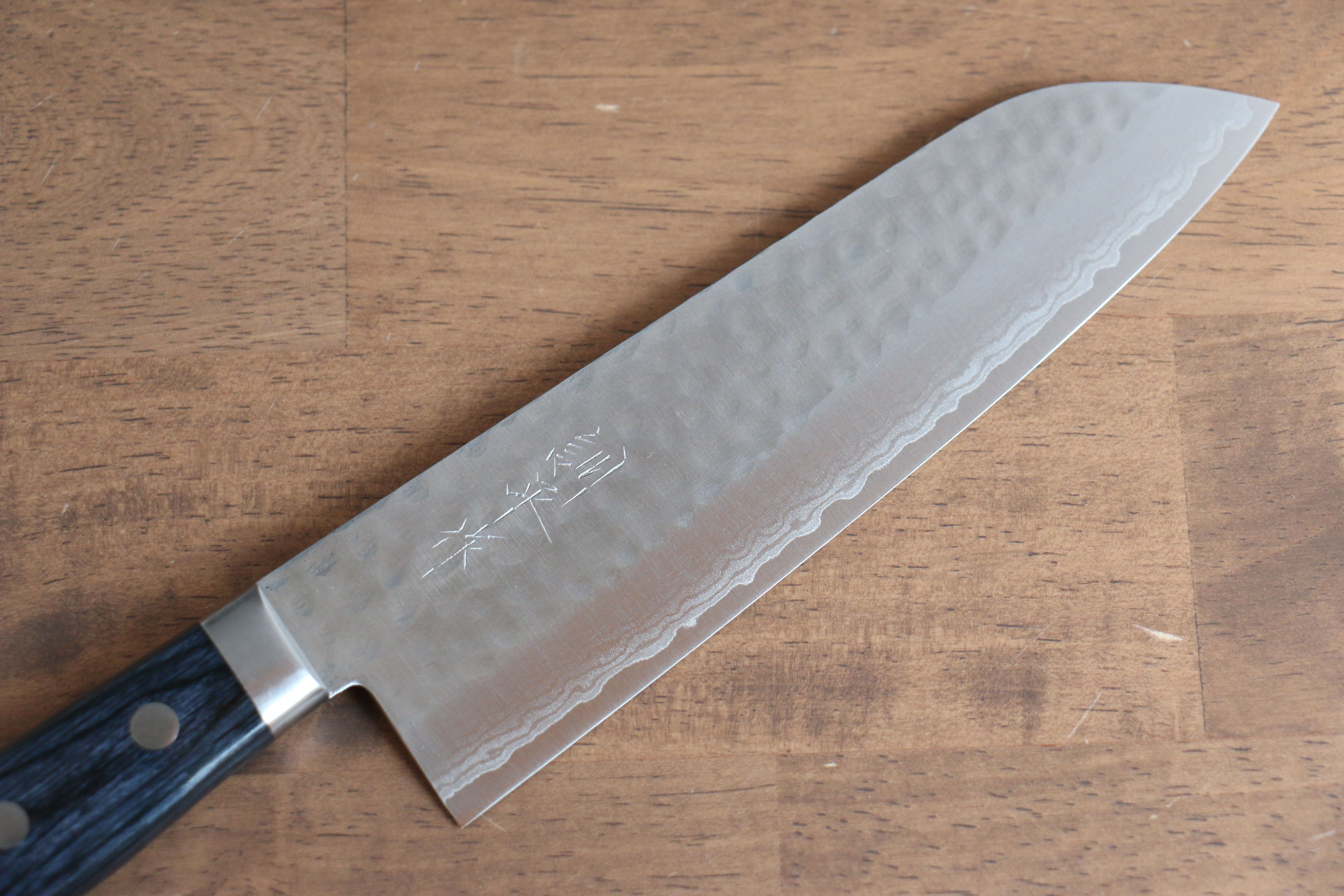 Premium Kunihira Kokuryu VG10 Hammered Damascus Santoku Knife 170mm - Navy Blue Pakkawood Handle - Japanese Kitchen Knife for Slicing, Dicing & Chopping Vegetables, Meat & Fish