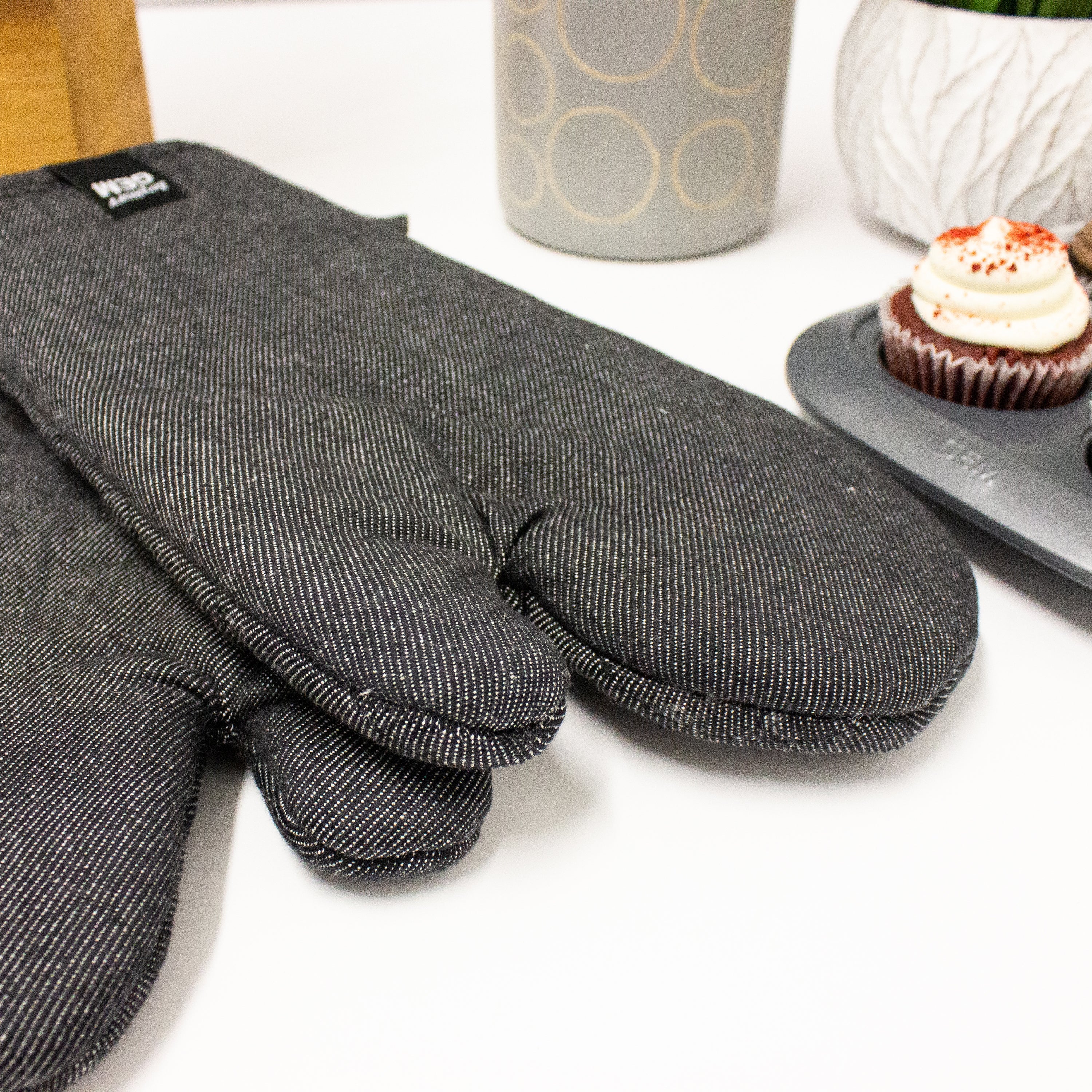 BergHOFF GEM 100% Cotton 2-Piece Oven Mitt Set, Heat Resistant Kitchen Gloves with Non-Slip Grip - Black Denim Look for Baking, Grilling & Cooking Protection