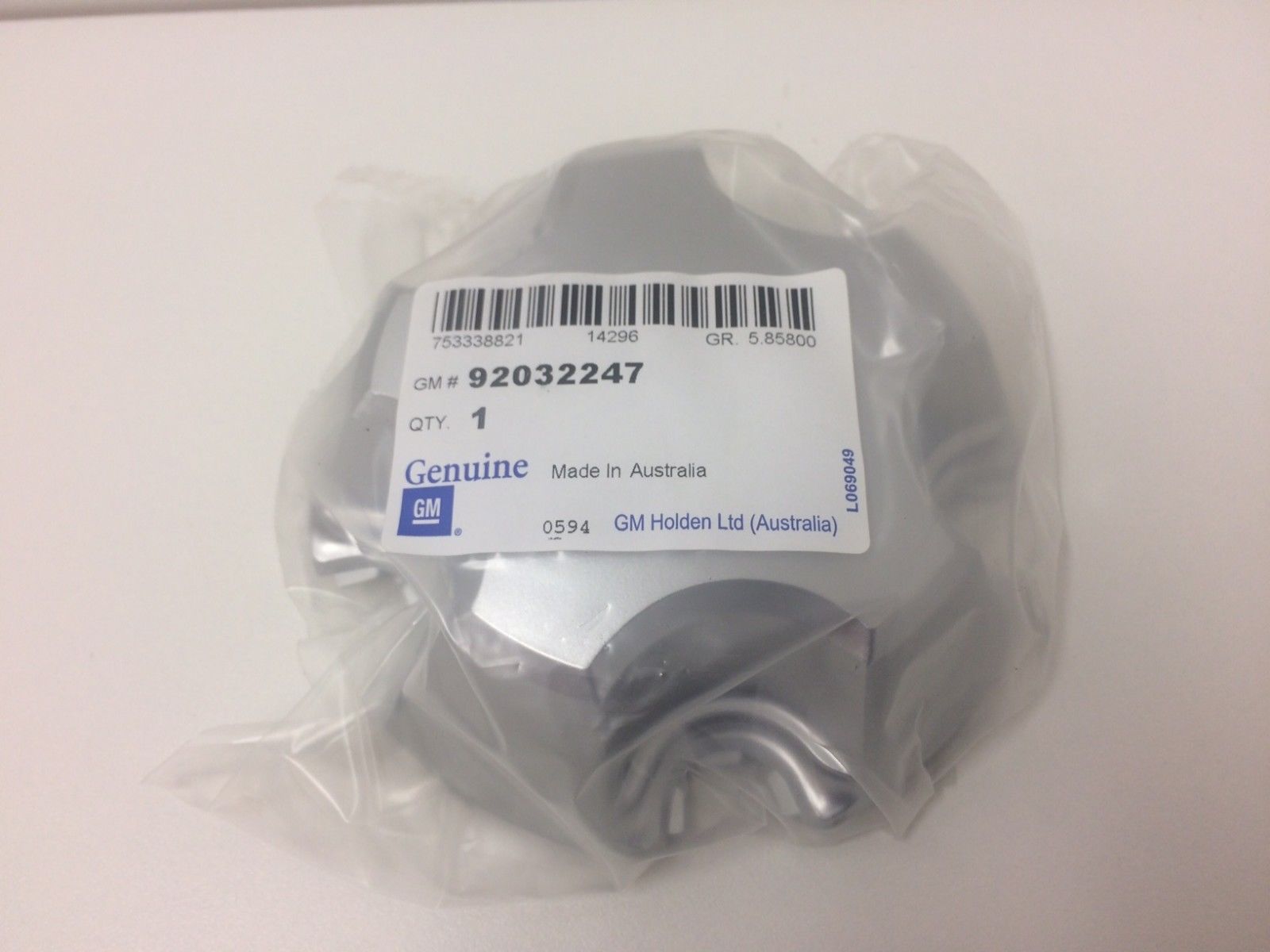 Holden Genuine Commodore Center Wheel Cap for VL VN VP VR VS VT VX VY VZ WB Models - Perfect for Car Restoration & Customization Projects