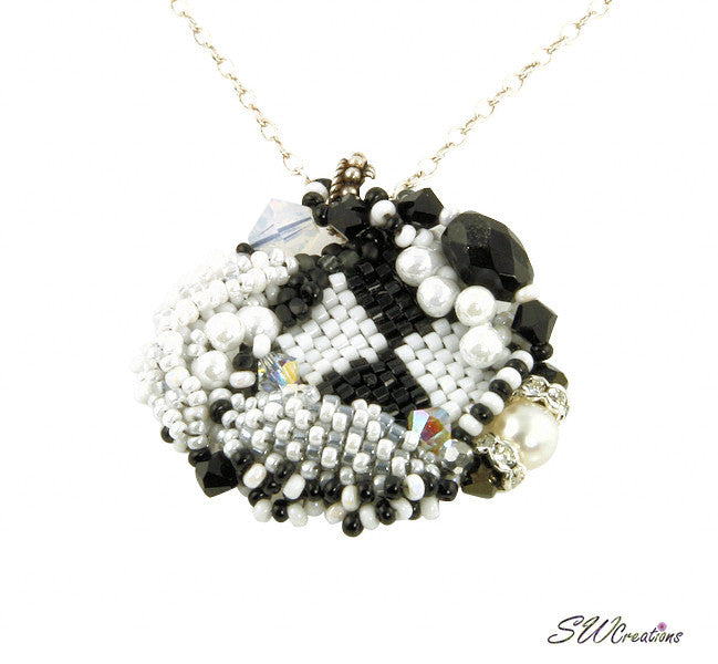 Elegant Noir Sur Blanc Beaded Art Pendant Necklace - Handmade Bohemian Jewelry for Women, Perfect for Parties, Weddings & Special Occasions