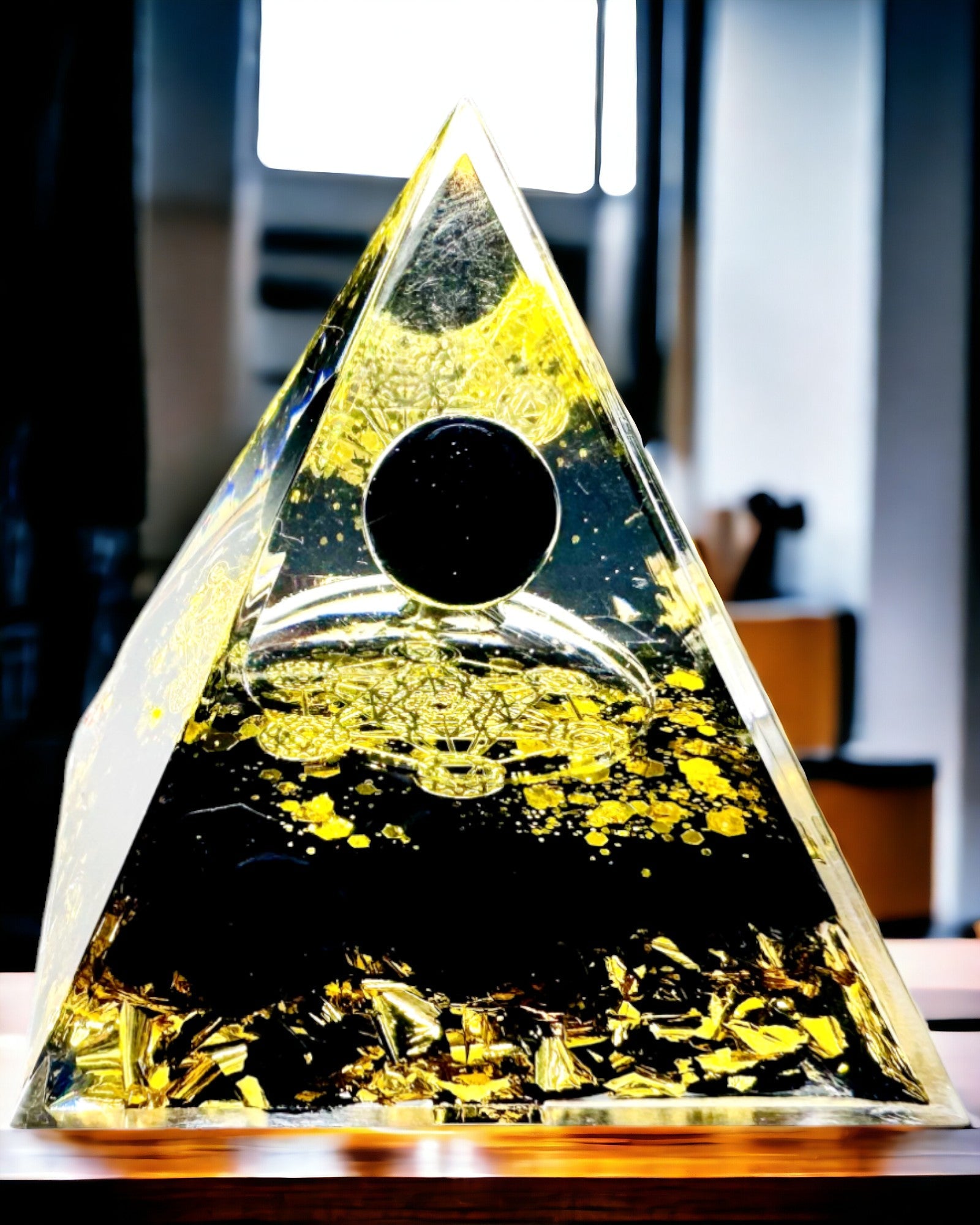 Amethyst Crystal Pyramid for Positive Energy & Meditation - Gold & Black Healing Stone for Home, Office & Spiritual Practices