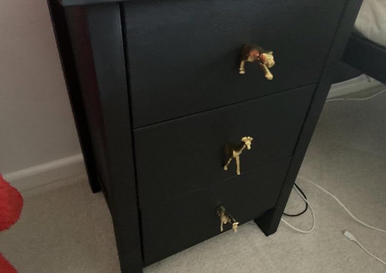 Gold Safari Animal Iron Metal Drawer Knobs - Giraffe Design Cabinet Pulls for Dresser, Wardrobe & Furniture (Set of 6) - Perfect for Kids Room, Nursery & Jungle-Themed Decor