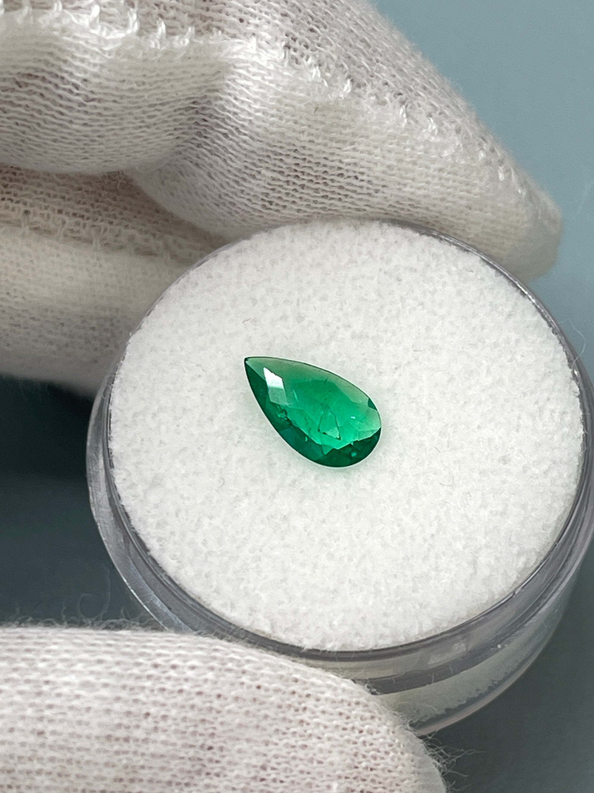 0.57 Carat 9x5mm Rich Green Natural Loose Colombian Emerald Pear Cut Gemstone for Jewelry Making, Engagement Rings & Luxury Gifts