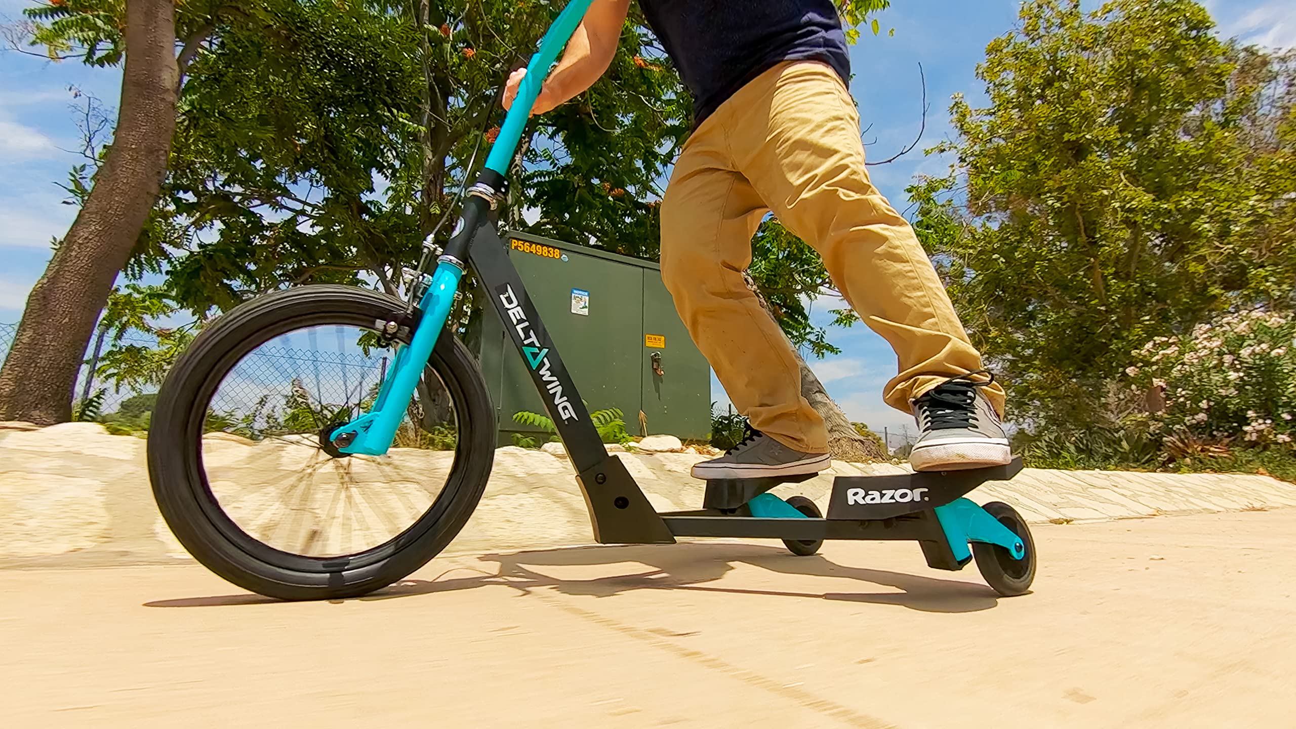 Razor DeltaWing Kick Scooter for Kids & Adults - Lightweight Aluminum Frame, Smooth Ride, Black/Mint Green - Perfect for Commuting, Neighborhood Fun & Outdoor Adventures