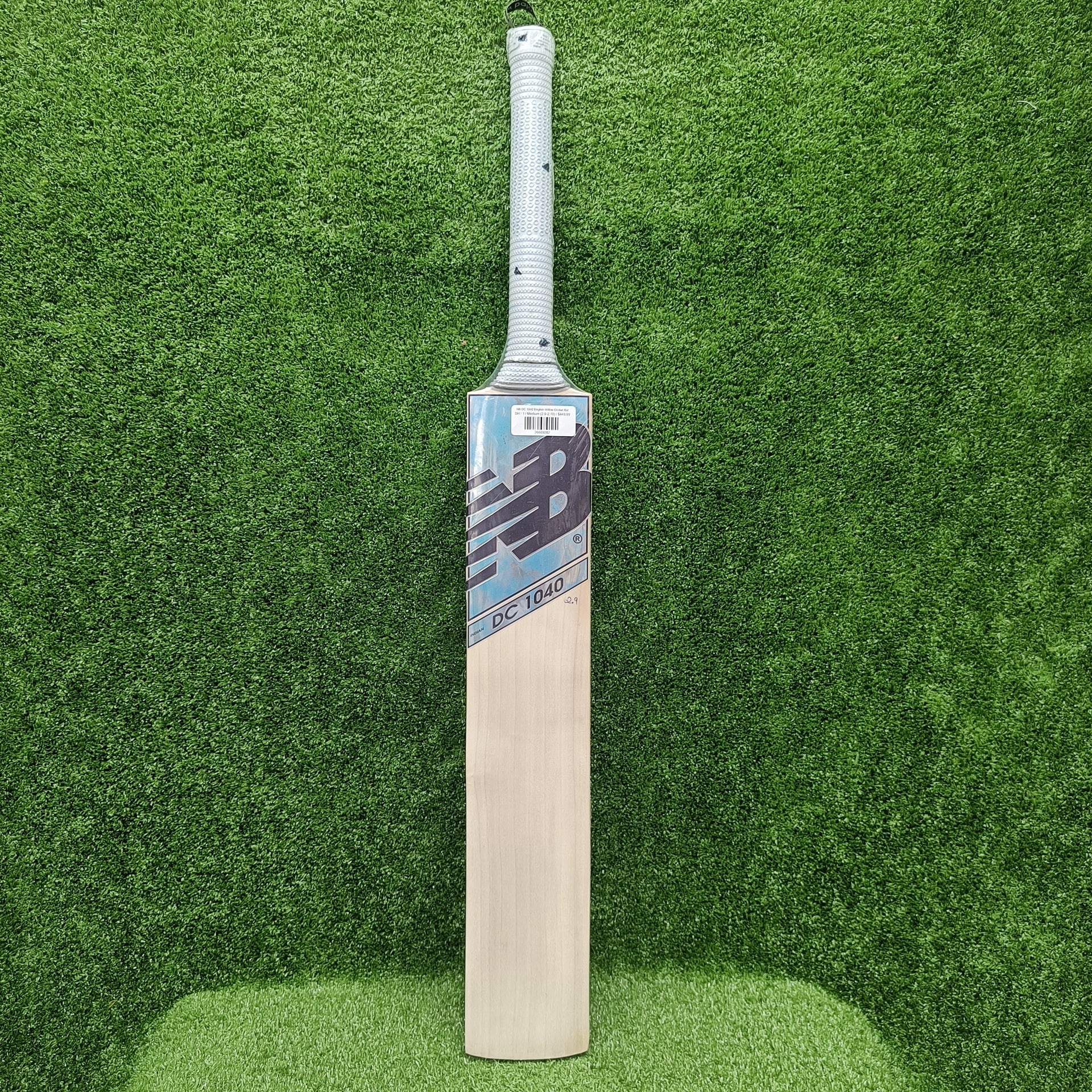 NB DC 1040 English Willow Cricket Bat - Premium Grade Cricket Equipment for Professional Players - Perfect for Matches, Training & Practice Sessions