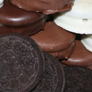 Oreo White Chocolate Dipped Cookies - 64 Count, No Melt Guarantee - Perfect for Gifts, Parties & Holiday Treats