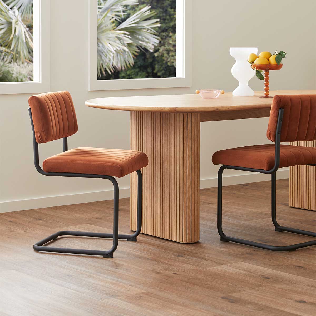 Luxury Velvet Dining Chair - Modern Upholstered Accent Chair for Dining Room, Kitchen, Living Room & Office - Soft & Comfortable Seat with Sturdy Metal Legs - Elegant Home Decor for Parties & Gatherings