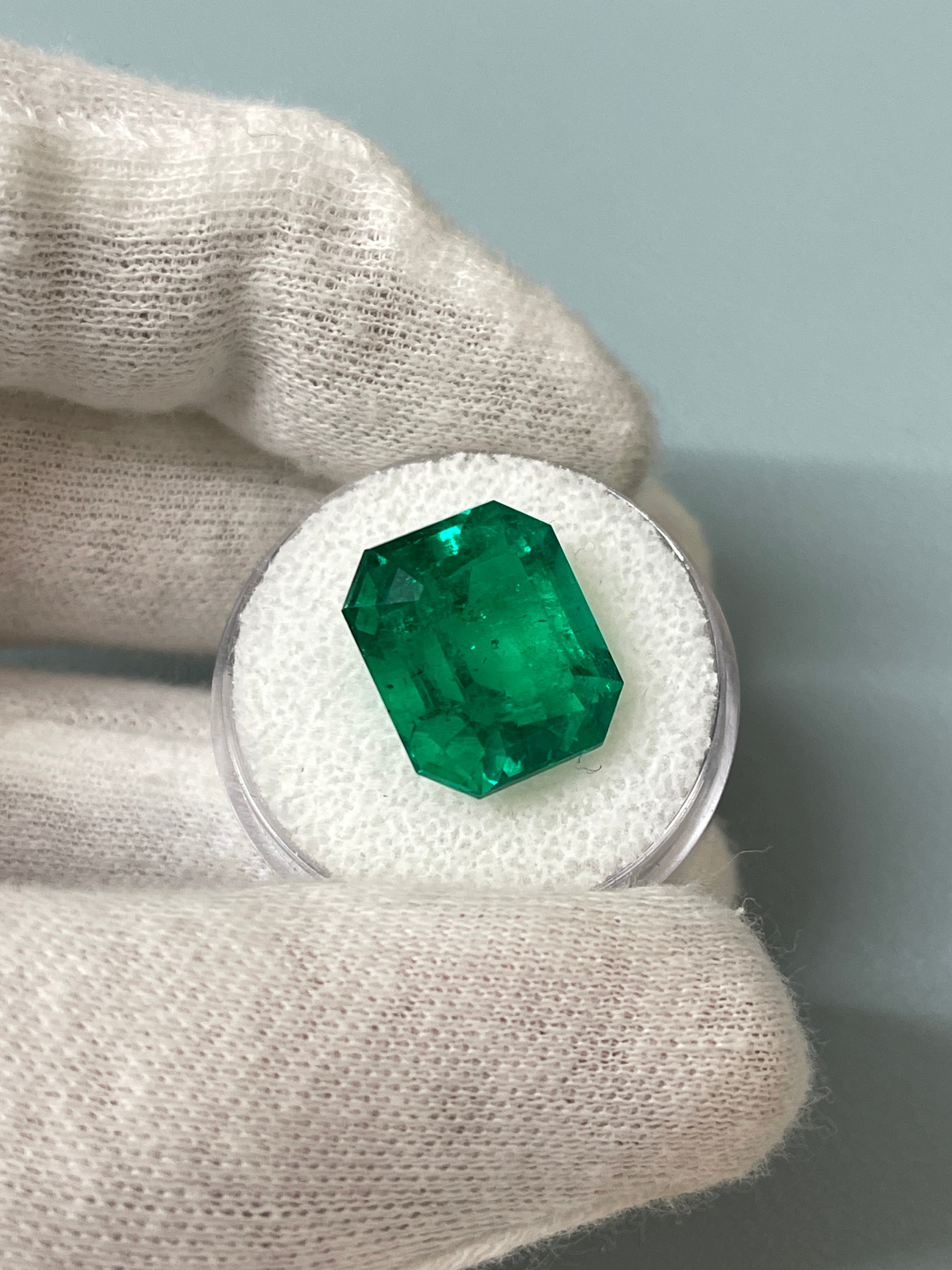 12.81 Carat GRS Certified Minor Oil Vivid Green Colombian Emerald Loose Gemstone for Jewelry Making, Engagement Rings & Luxury Collectibles