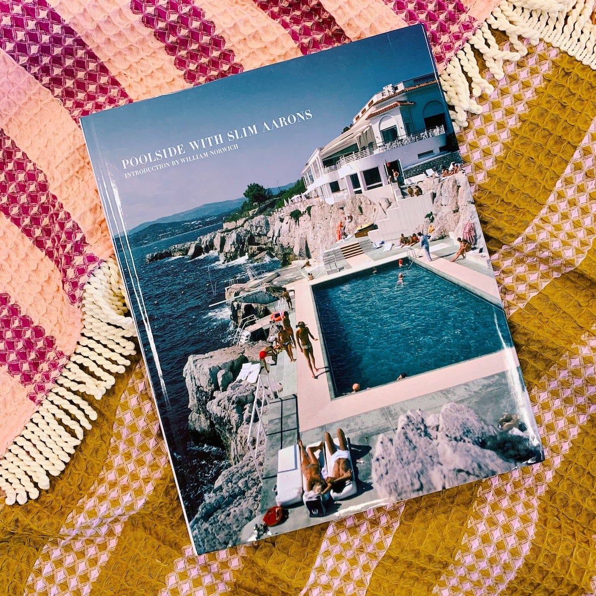 Poolside with Slim Aarons: Luxury Coffee Table Book - Perfect for Home Decor, Gifts & Art Lovers | Stylish Living Room, Office & Coffee Table Display