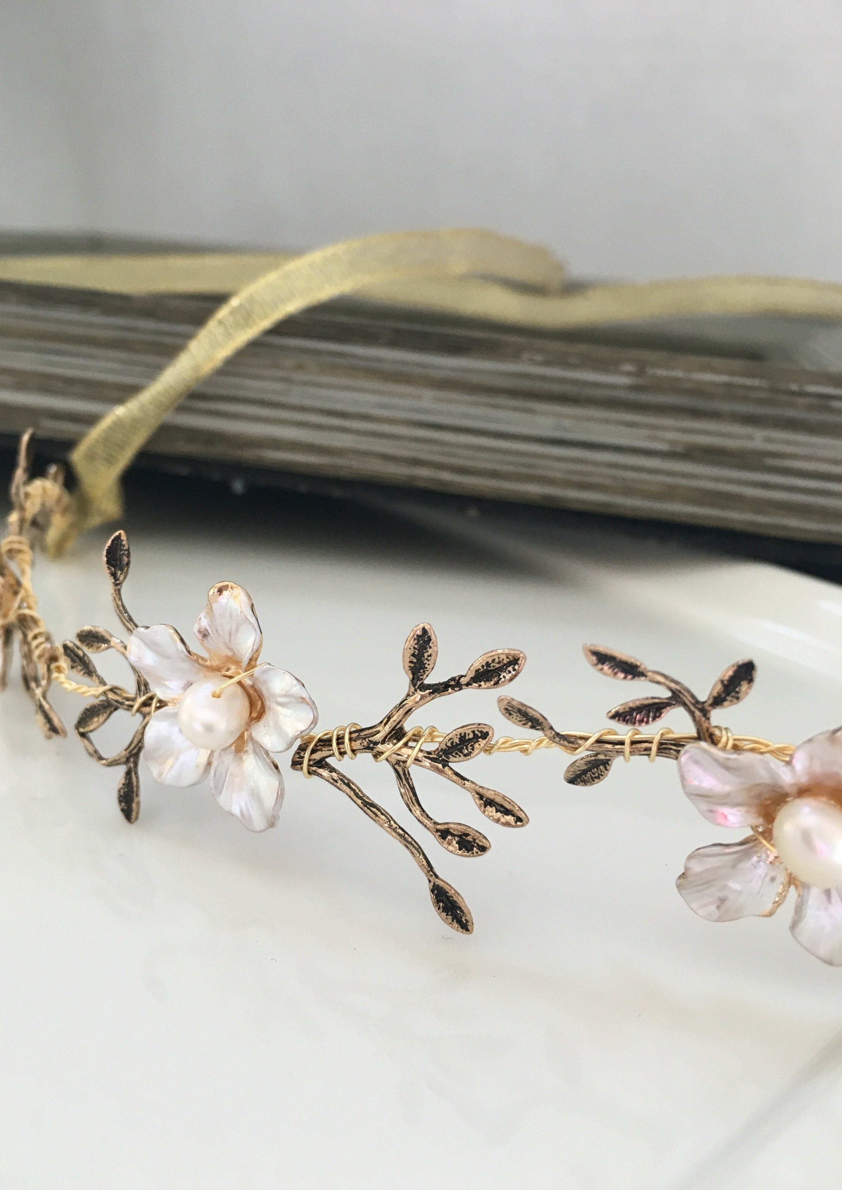 Elegant Metal Flower Wedding Headband - Vintage Bridal Hair Accessory for Bride, Bridesmaids & Flower Girls - Perfect for Weddings, Prom & Special Occasions