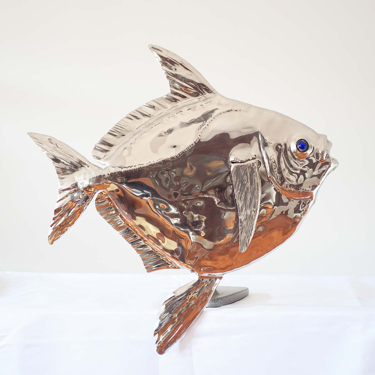 Pesce Re Stainless Steel Sculpture - Elegant Modern Fish Art for Home & Office Decor | Perfect for Living Room, Garden, and Outdoor Spaces