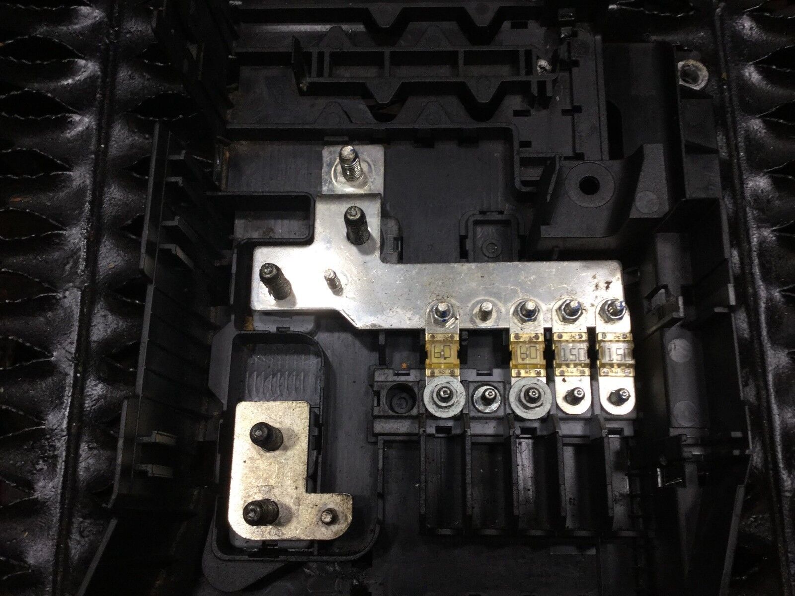 2004-2006 Porsche Cayenne 3.2L Main Fuse Relay Box OEM Replacement Part - Perfect for Electrical System Repairs & Maintenance