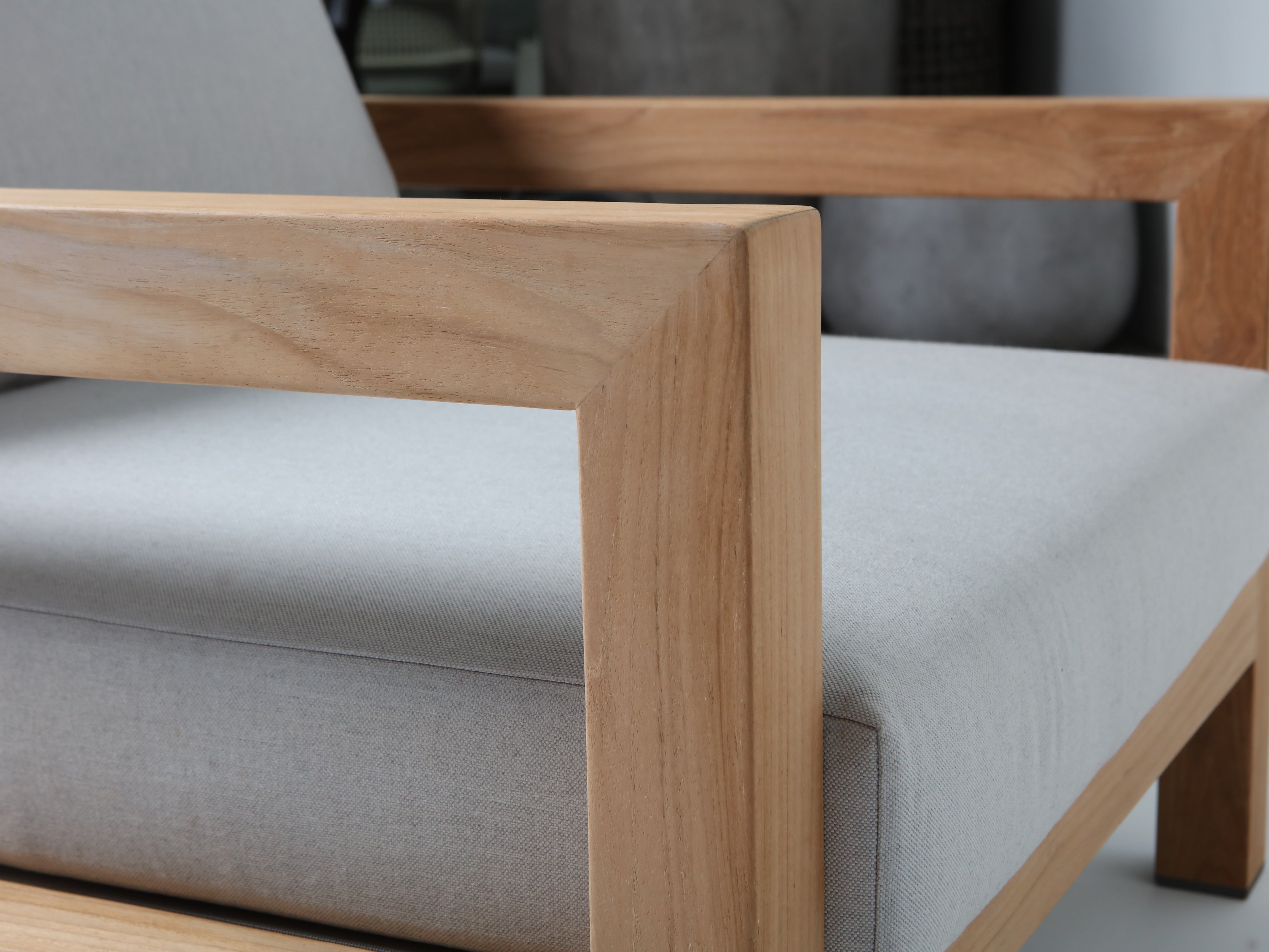 Ariki Lounge Chair - Modern Comfortable Accent Chair for Living Room, Bedroom & Office - Perfect for Relaxing, Reading & Decorating