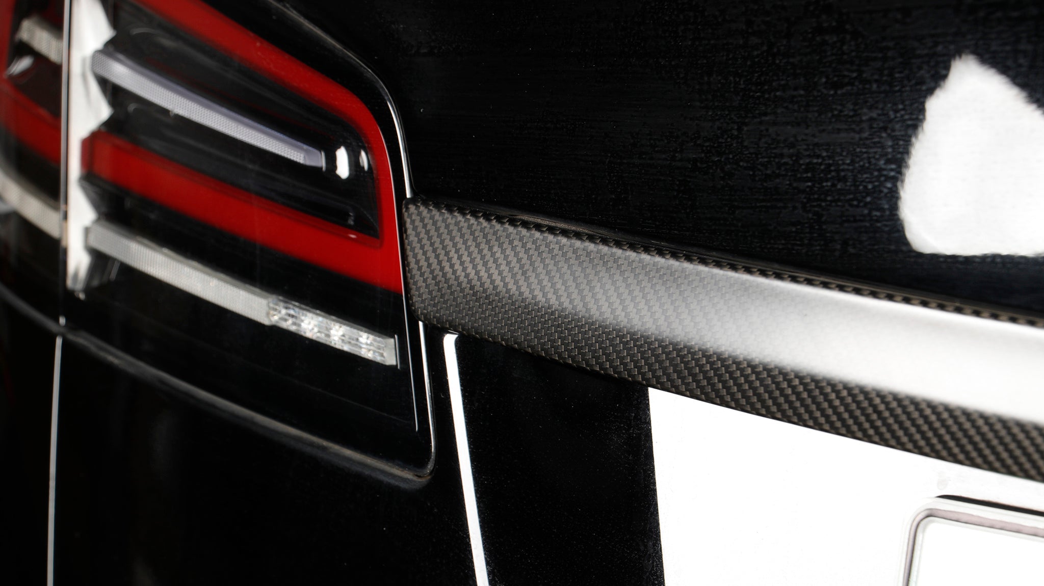 Premium Real Carbon Fiber Tailgate Trim Cover for Tesla Model S 2021-2025 | Durable & Stylish Exterior Upgrade | Perfect for Car Enthusiasts & Customization