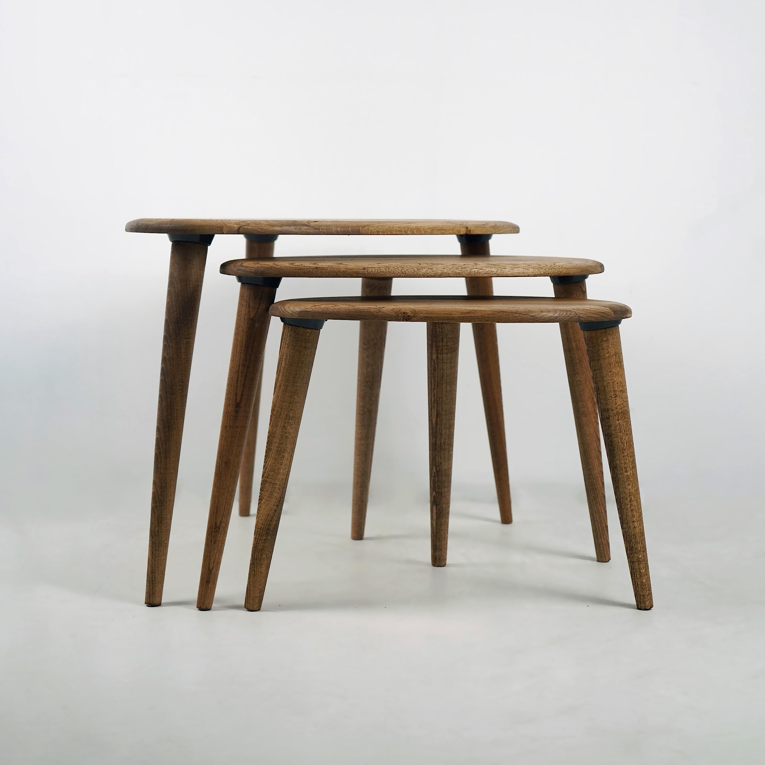 UPP Solid Wood Nesting Table Set of 3 - Mid Century Modern Chestnut Side Tables with Tapered Legs - Retro Style Home Furniture for Living Room, Bedroom & Office