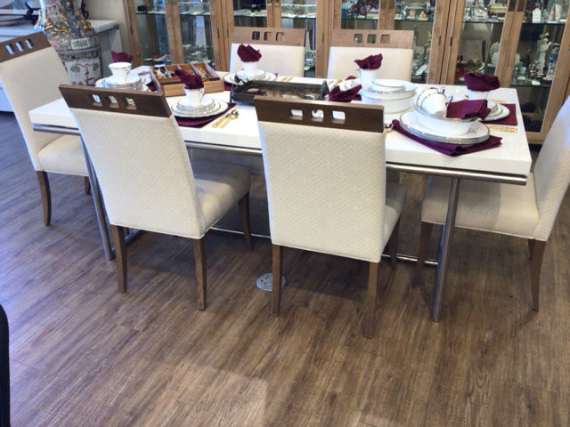 Modern White Lacquered Rectangle Dining Table with Sturdy Metal Base - Perfect for Small Spaces, Apartments & Contemporary Dining Rooms