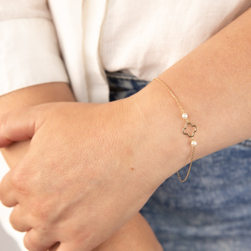 9ct Yellow Gold 19.10cm Leaf Clover and Pearl Bracelet for Women - Elegant Four Leaf Clover Charm Bracelet with Pearl Accents - Perfect for St. Patrick's Day, Birthday Gifts & Special Occasions