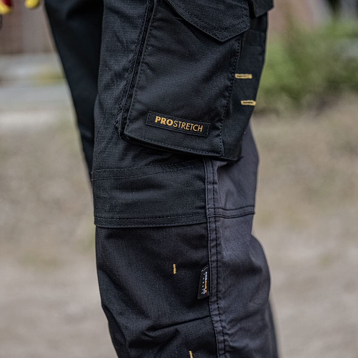 DeWalt Pro Tradesman Work Pants for Men - Durable Construction Work Trousers with Utility Pockets - Perfect for Carpenters, Electricians & Construction Workers