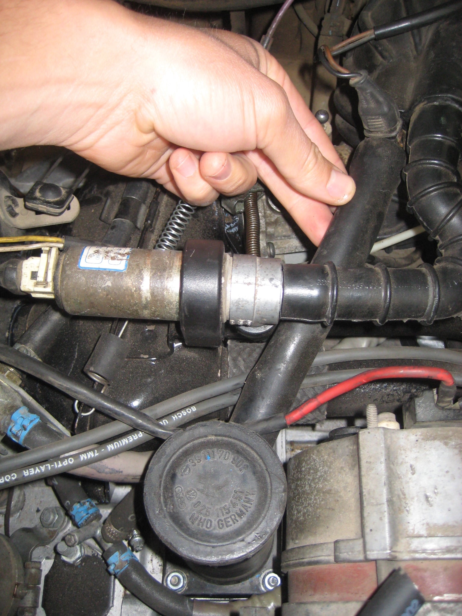 High-Quality Crankcase Breather Hose - Durable Replacement Part for Engine Ventilation System - Perfect for Automotive Repair & Maintenance