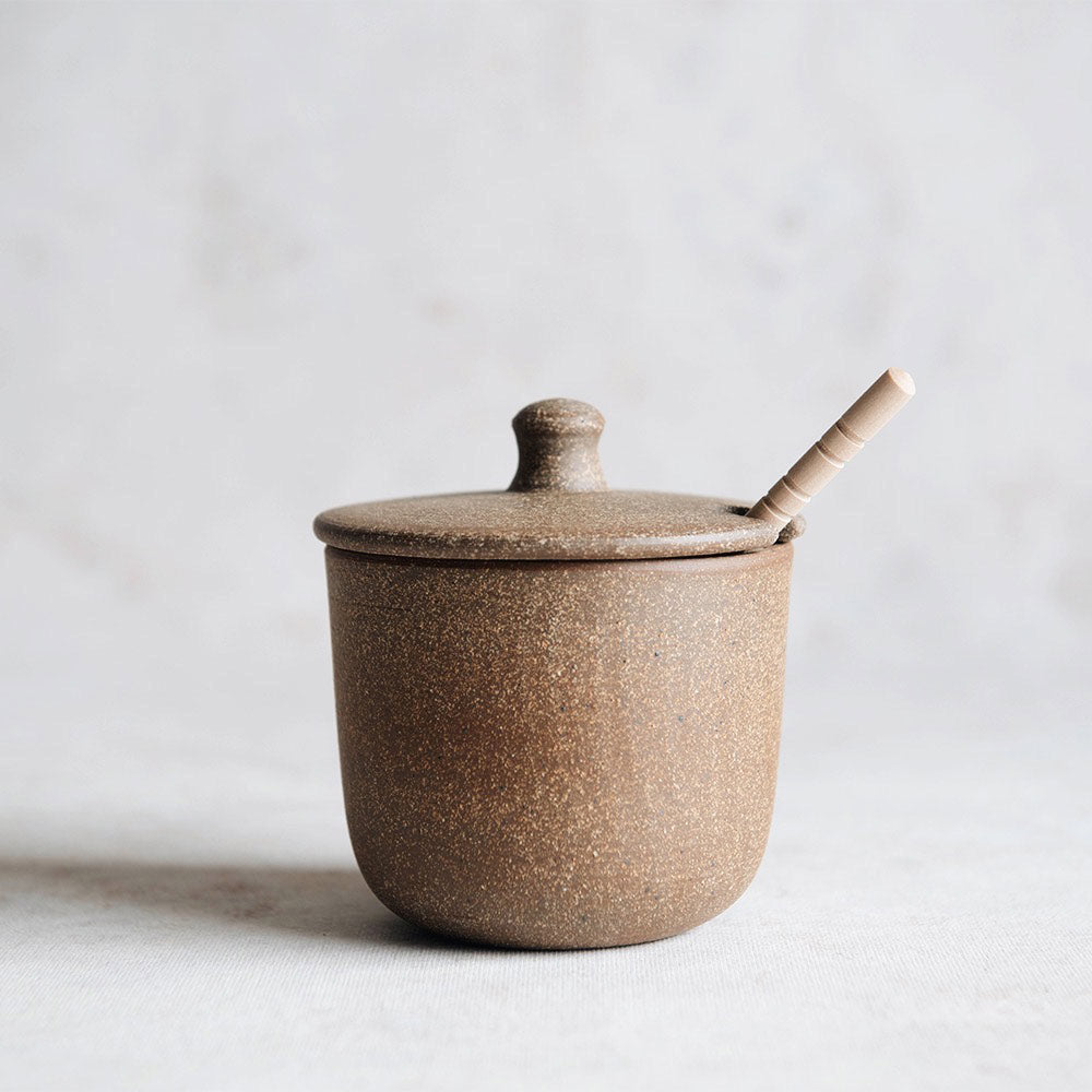 Rustic Ceramic Honey Jar with Wooden Dipper - Natural Raw Honey Storage Container for Kitchen, Tea, Breakfast & Gift Giving