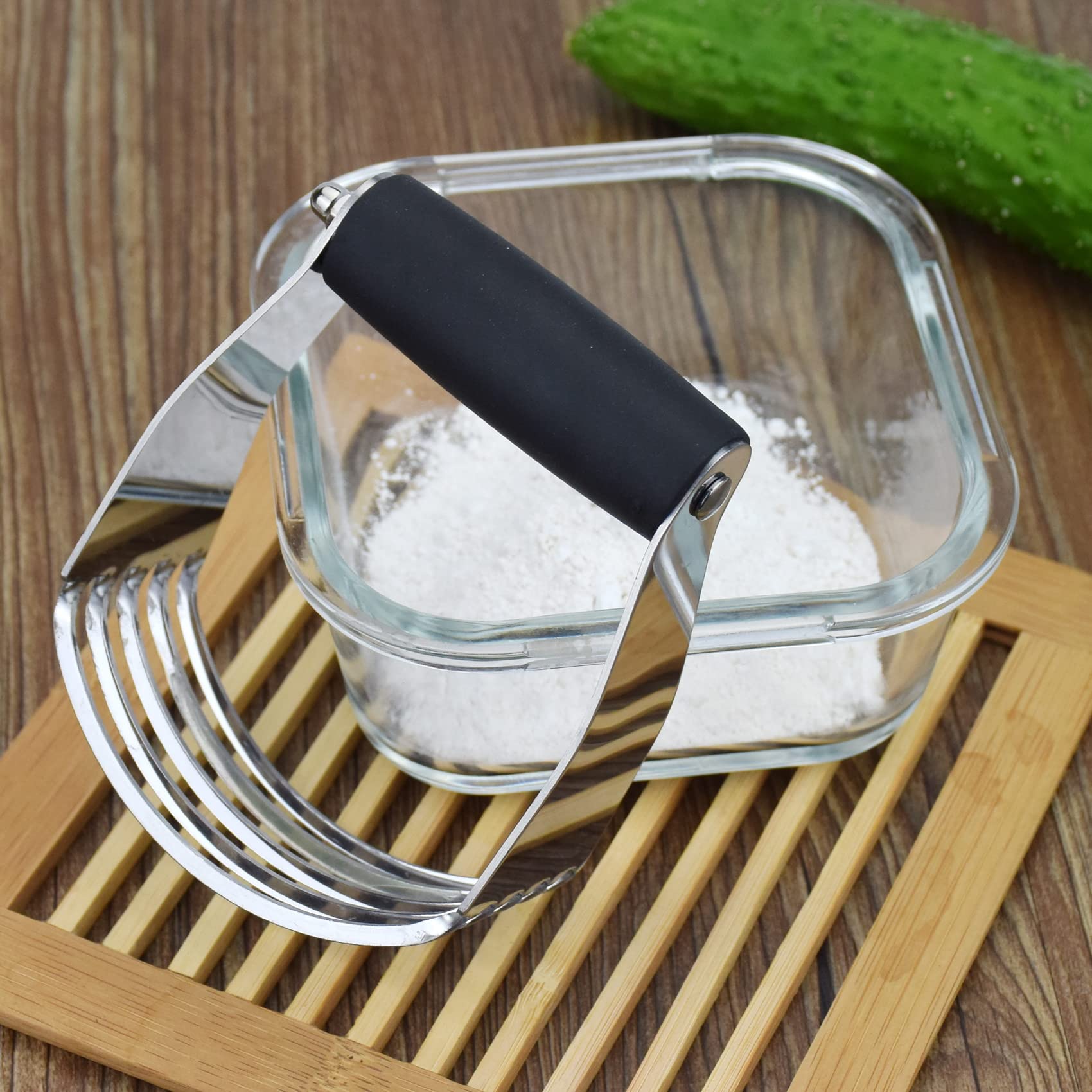 Heavy Duty Stainless Steel Dough Blender - Professional Pastry Cutter for Mixing Flour and Butter, Ideal for Baking Pies, Cookies & Pastries (Black)
