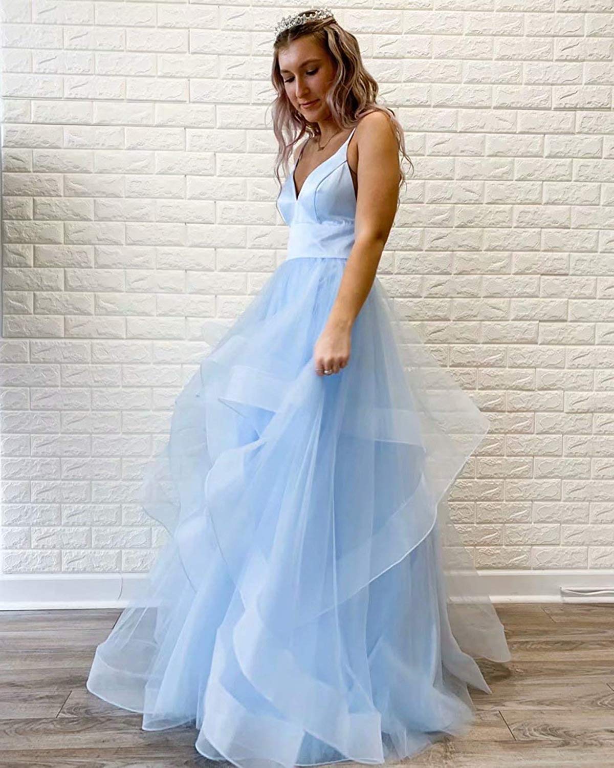 Elegant Women's Spaghetti Strap V-Neck Prom Dress - Long Formal Evening Gown for Juniors | Perfect for Homecoming, Prom Night & Special Occasions